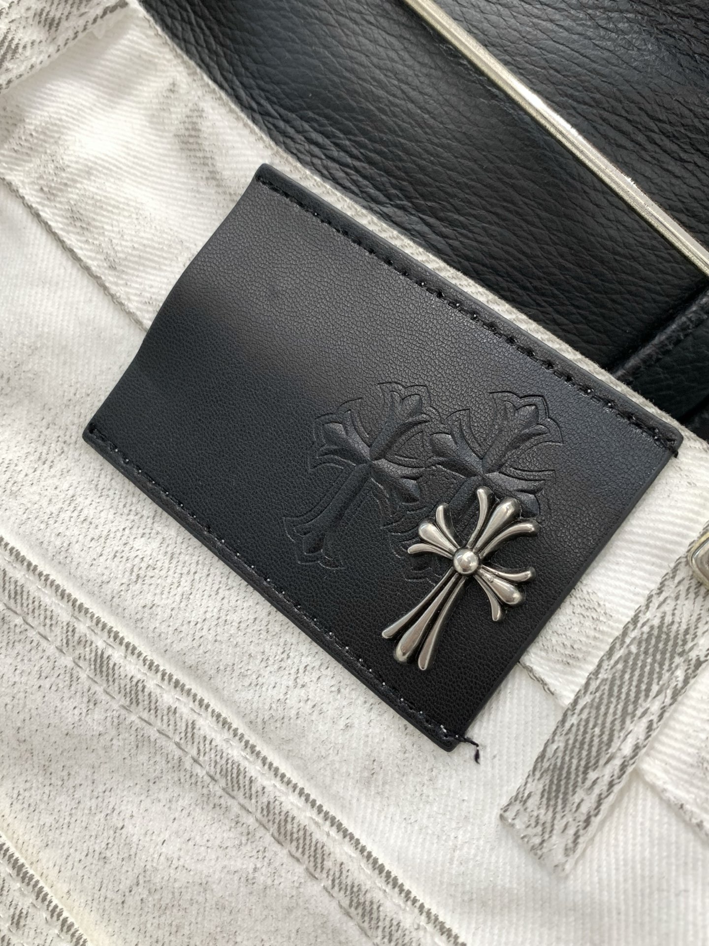 ，Chrome Hearts 克罗心，2026春季新品，专柜同步有售，原单狠货，时尚休闲水洗牛仔裤，采用