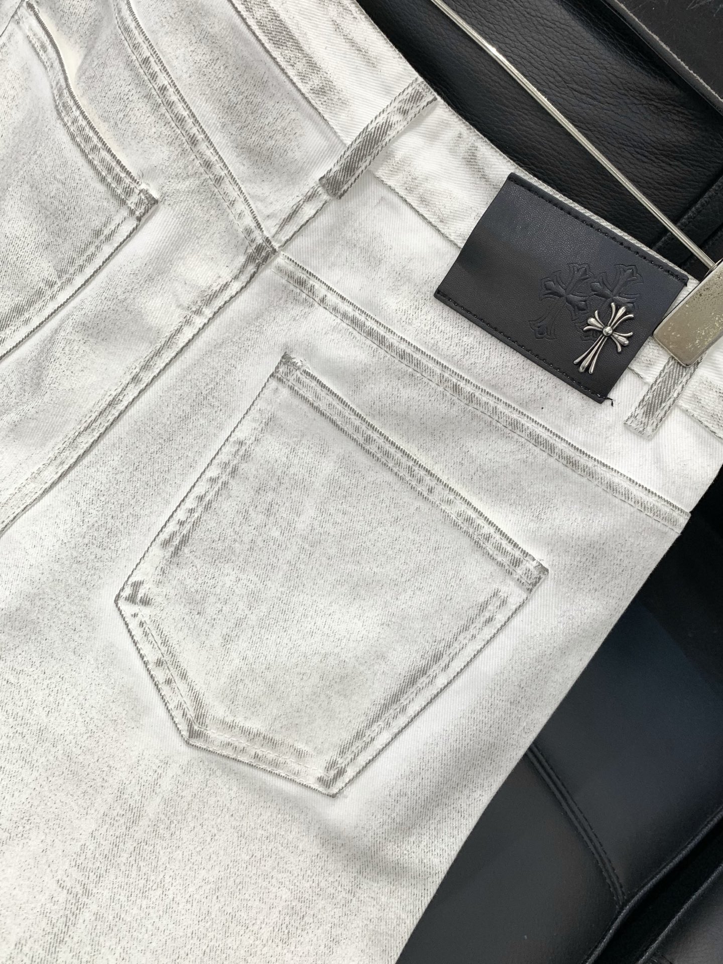 ，Chrome Hearts 克罗心，2026春季新品，专柜同步有售，原单狠货，时尚休闲水洗牛仔裤，采用