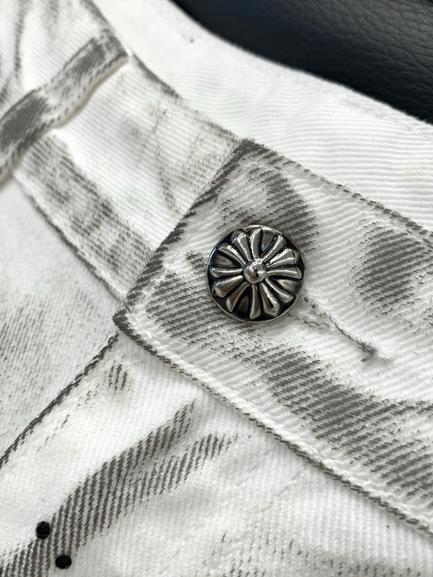 ，Chrome Hearts 克罗心，2026春季新品，专柜同步有售，原单狠货，时尚休闲水洗牛仔裤，采用
