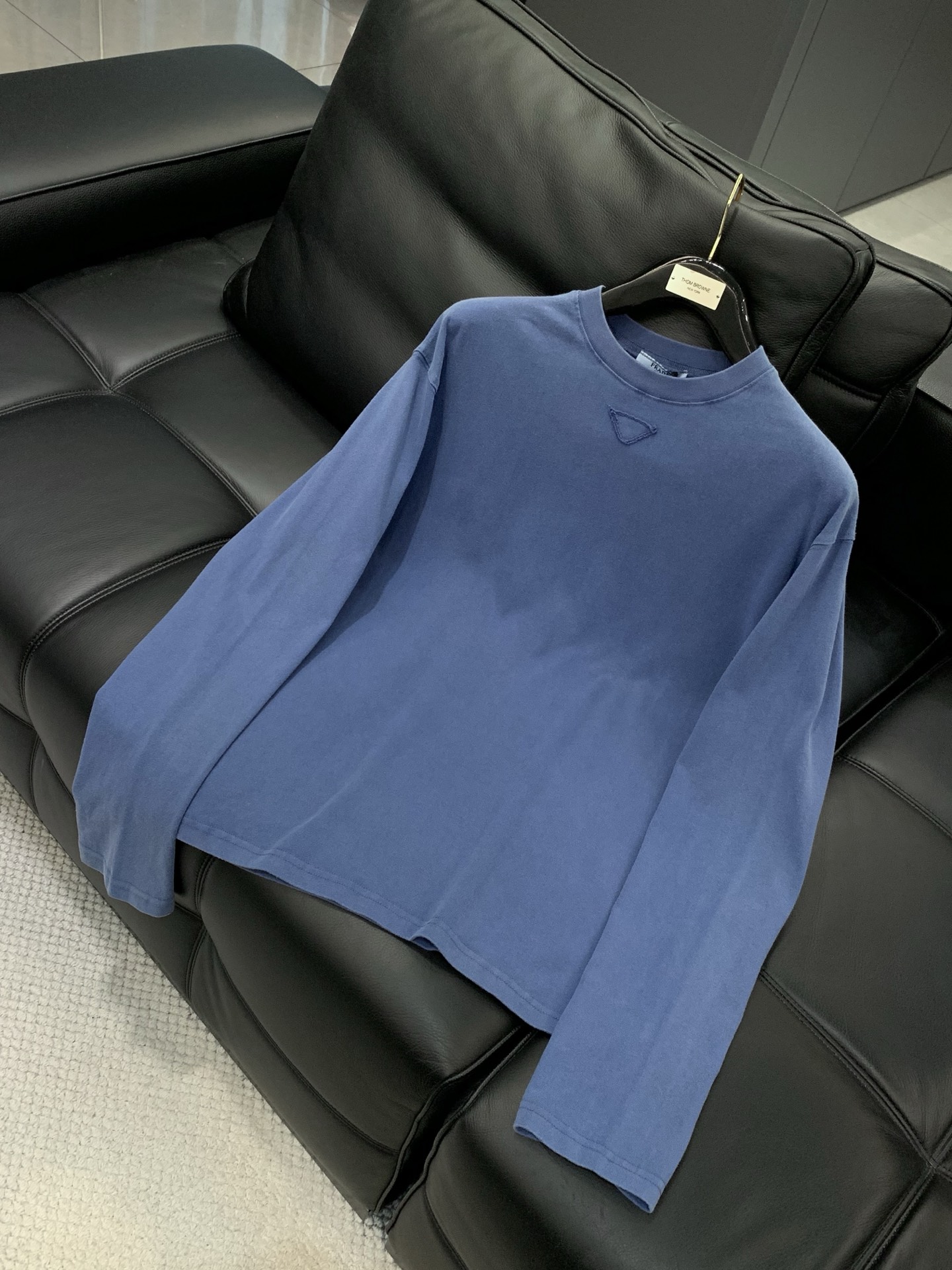 ，PRADA 普拉达，2026春季最新品，专柜同步有售，时尚休闲圆领长袖T恤，进口原版面料，做工极为复杂