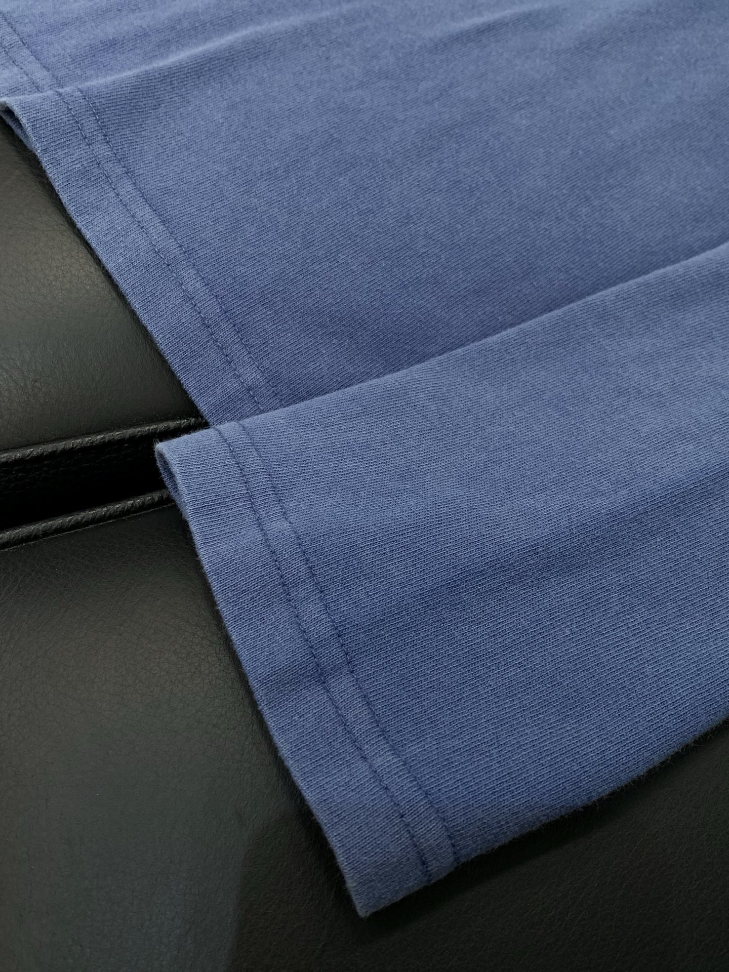 ，PRADA 普拉达，2026春季最新品，专柜同步有售，时尚休闲圆领长袖T恤，进口原版面料，做工极为复杂