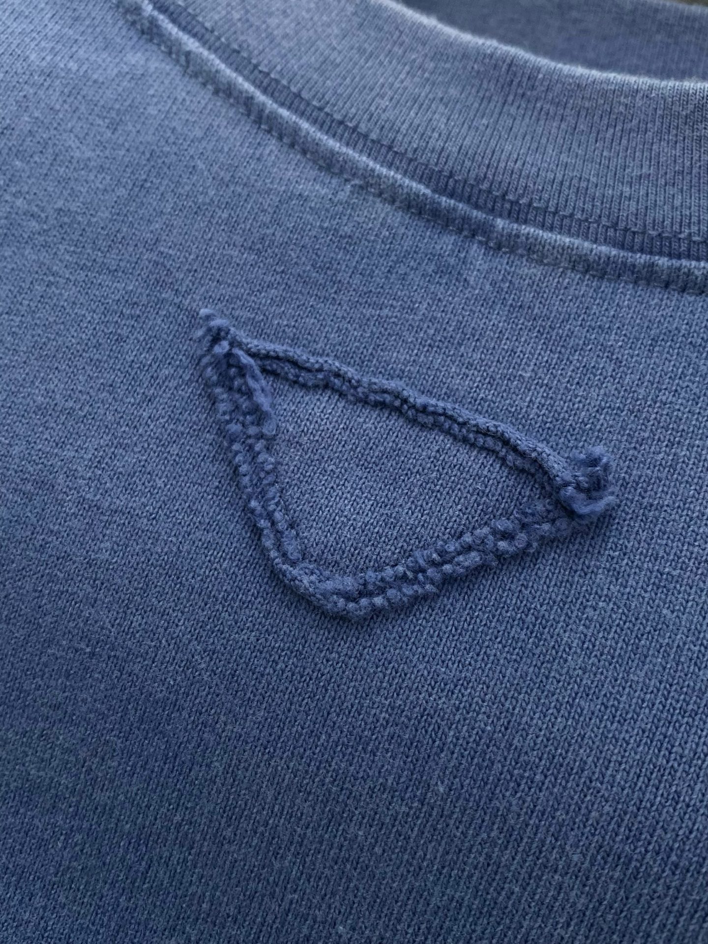 ，PRADA 普拉达，2026春季最新品，专柜同步有售，时尚休闲圆领长袖T恤，进口原版面料，做工极为复杂