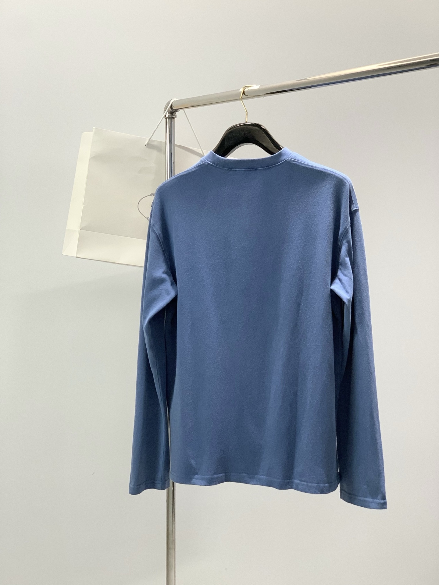 ，PRADA 普拉达，2026春季最新品，专柜同步有售，时尚休闲圆领长袖T恤，进口原版面料，做工极为复杂