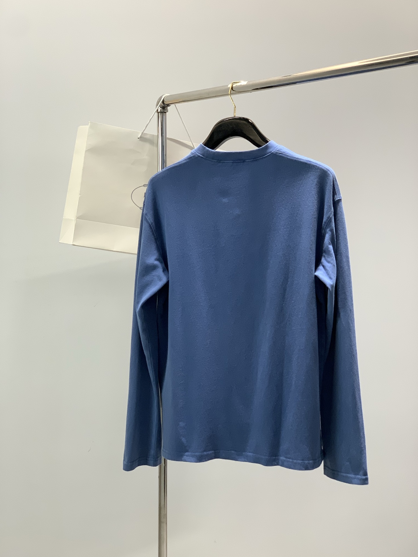，PRADA 普拉达，2026春季最新品，专柜同步有售，时尚休闲圆领长袖T恤，进口原版面料，做工极为复杂