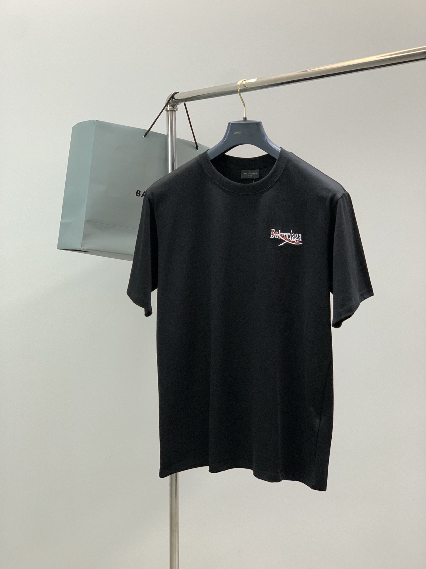 ，Balenciaga 巴黎世家，2026春夏最新款，专柜同步有售，原单狠货，爆款时尚休闲圆领短袖T恤，