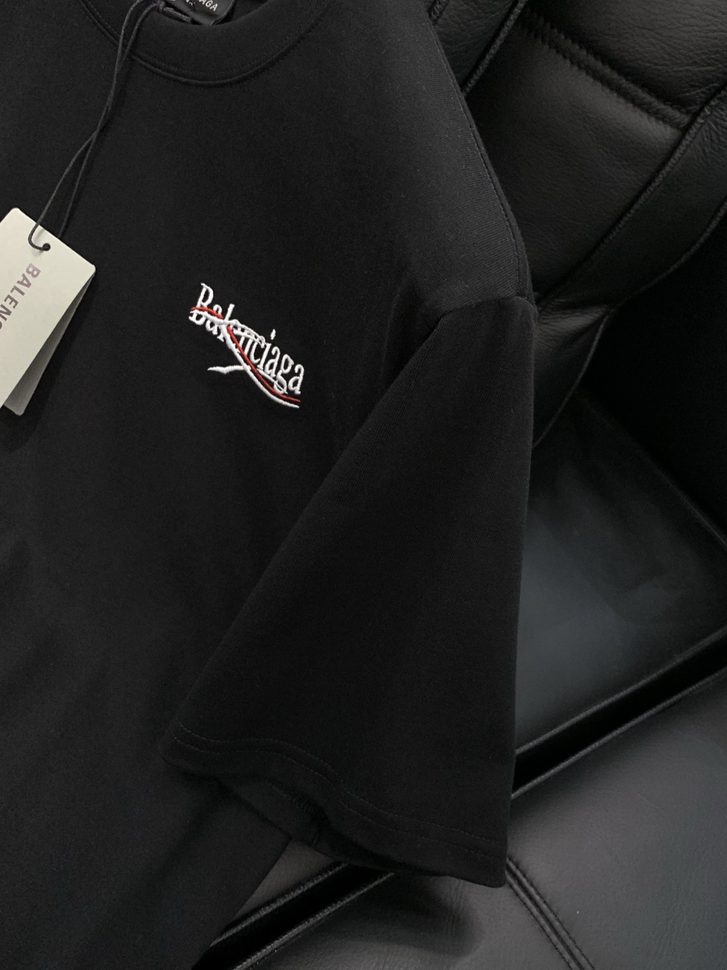 ，Balenciaga 巴黎世家，2026春夏最新款，专柜同步有售，原单狠货，爆款时尚休闲圆领短袖T恤，