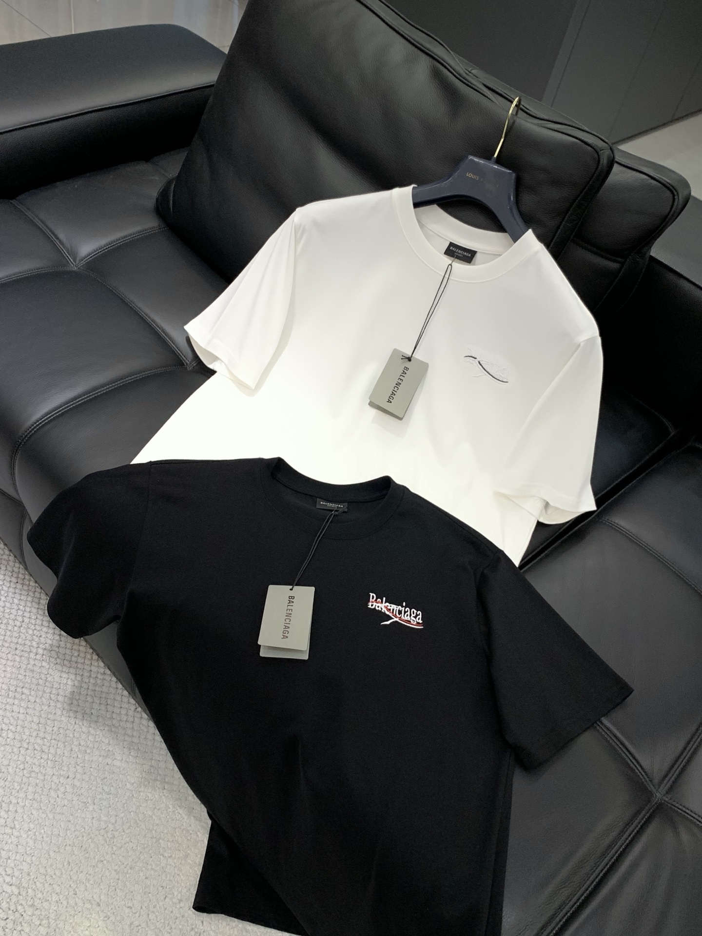 ，Balenciaga 巴黎世家，2026春夏最新款，专柜同步有售，原单狠货，爆款时尚休闲圆领短袖T恤，