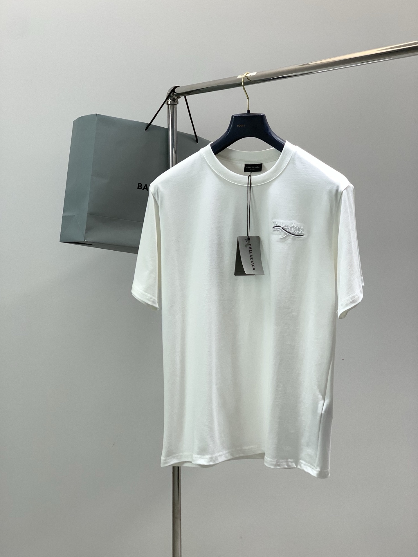 ，Balenciaga 巴黎世家，2026春夏最新款，专柜同步有售，原单狠货，爆款时尚休闲圆领短袖T恤，