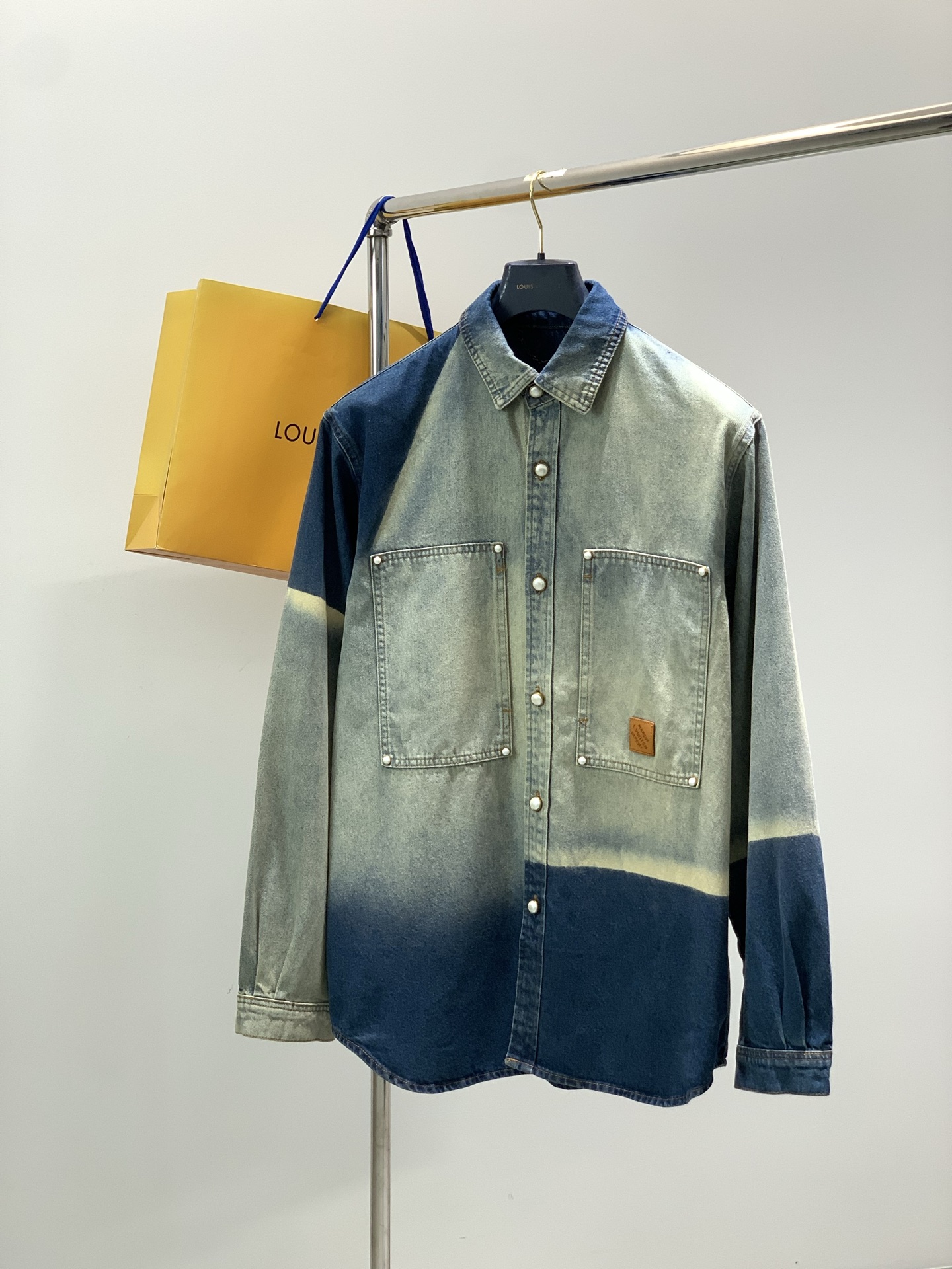 ，LouisVuitton 路易威登，2026春季最新款，专柜同步有售，原单狠货，时尚休闲牛仔外套，上身