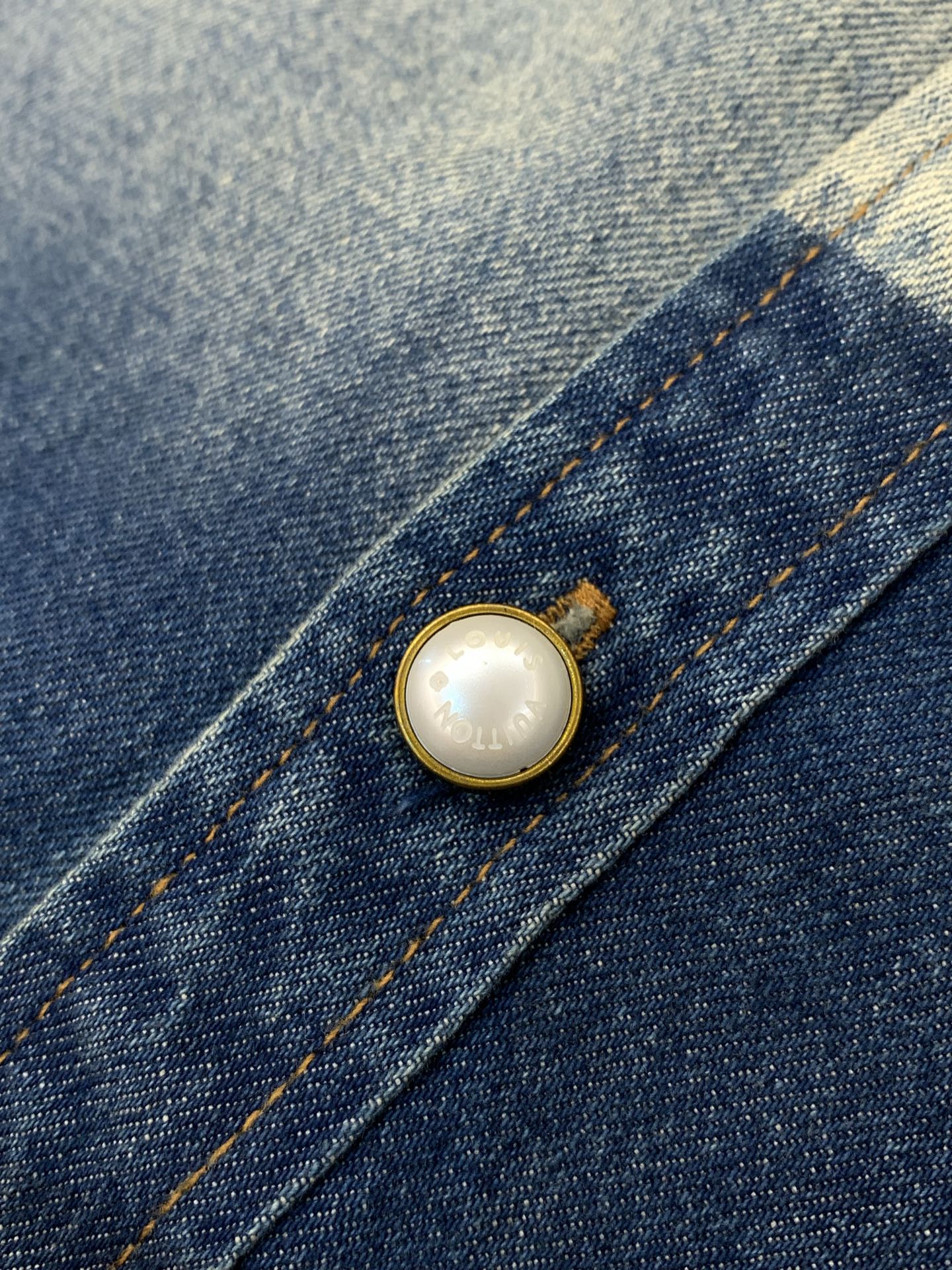 ，LouisVuitton 路易威登，2026春季最新款，专柜同步有售，原单狠货，时尚休闲牛仔外套，上身