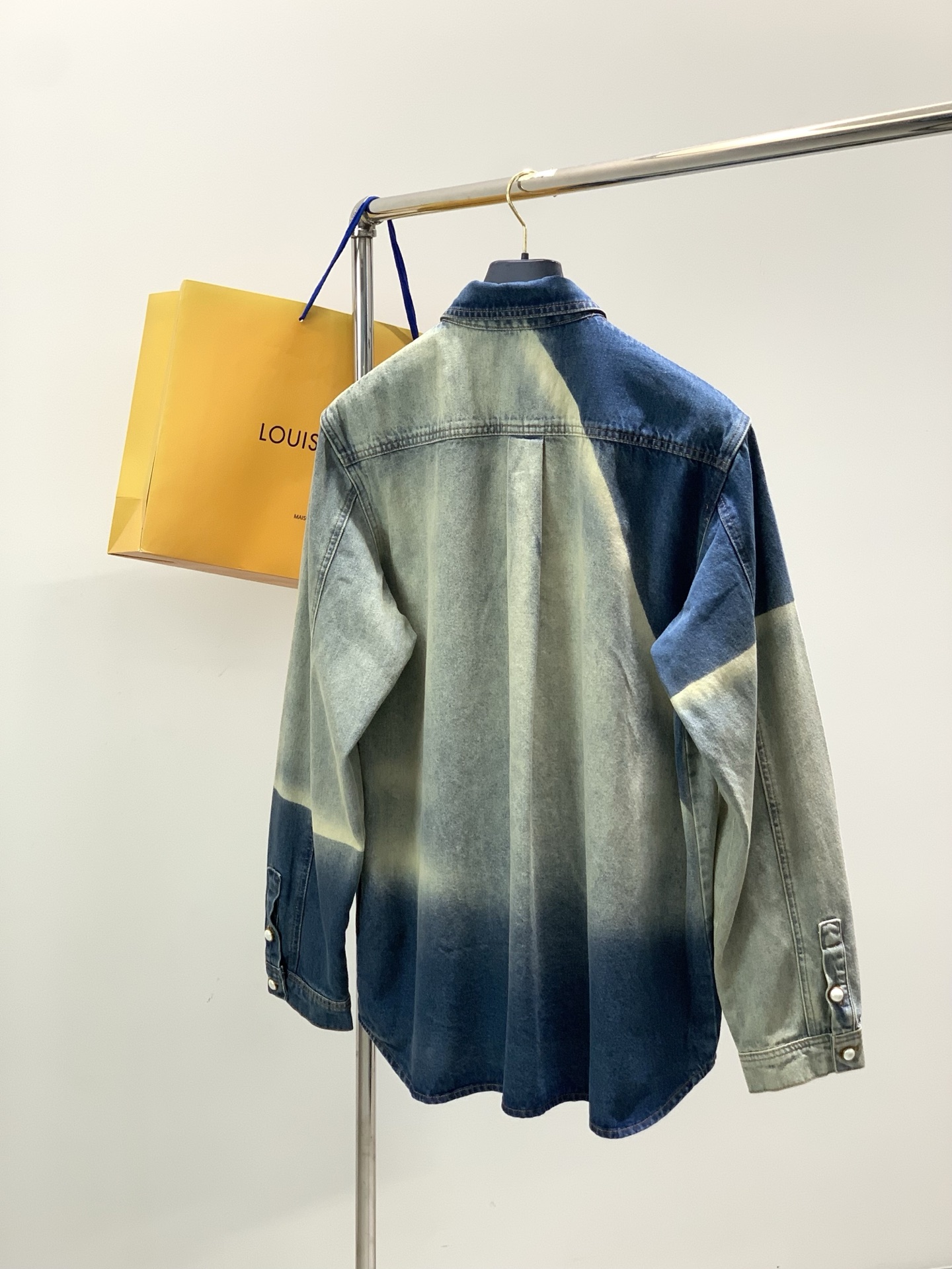 ，LouisVuitton 路易威登，2026春季最新款，专柜同步有售，原单狠货，时尚休闲牛仔外套，上身