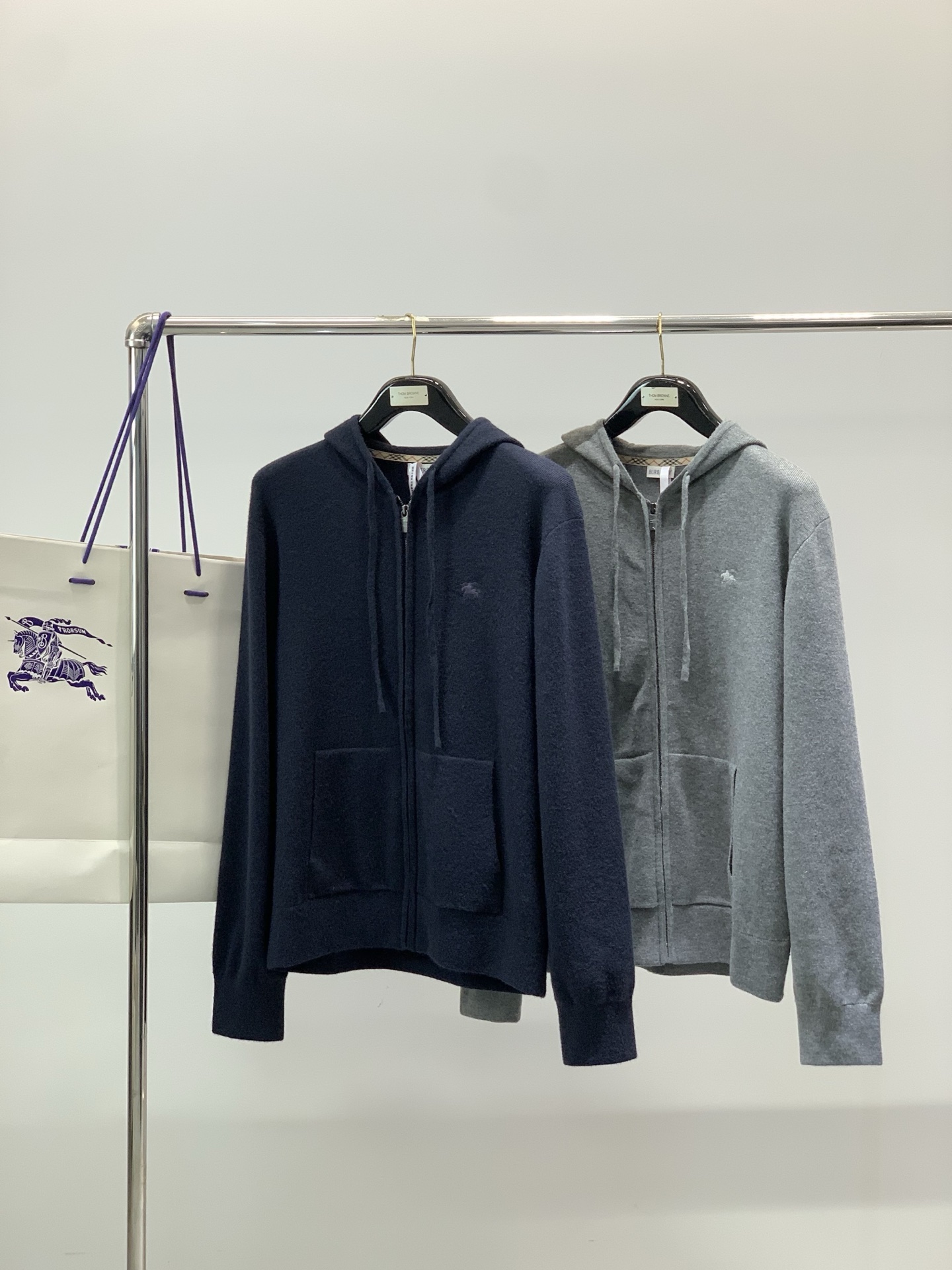 ，Burberry 巴宝莉，2026春季最新品，专柜同步有售，原单狠货，时尚休闲连帽针织开衫毛衣，进口原