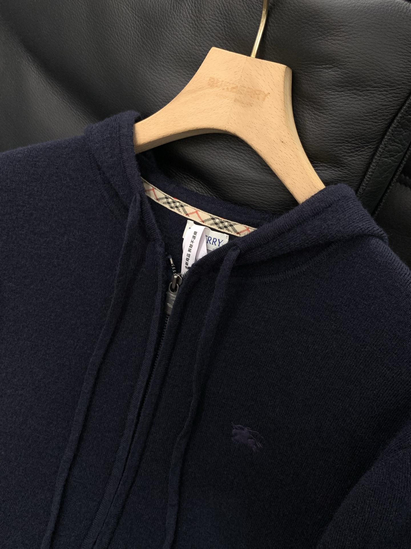 ，Burberry 巴宝莉，2026春季最新品，专柜同步有售，原单狠货，时尚休闲连帽针织开衫毛衣，进口原