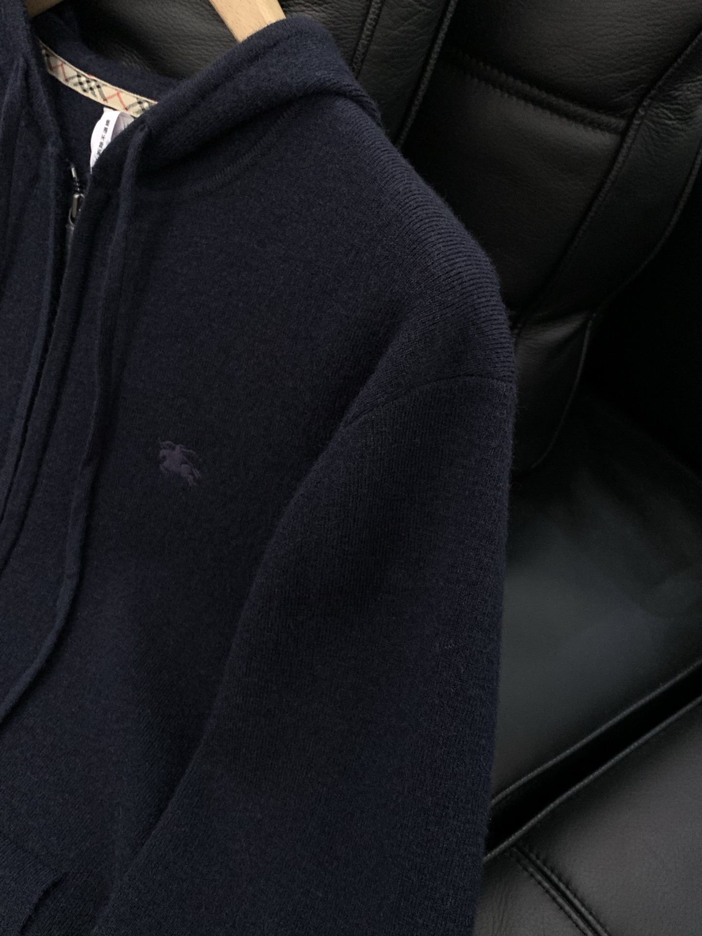 ，Burberry 巴宝莉，2026春季最新品，专柜同步有售，原单狠货，时尚休闲连帽针织开衫毛衣，进口原