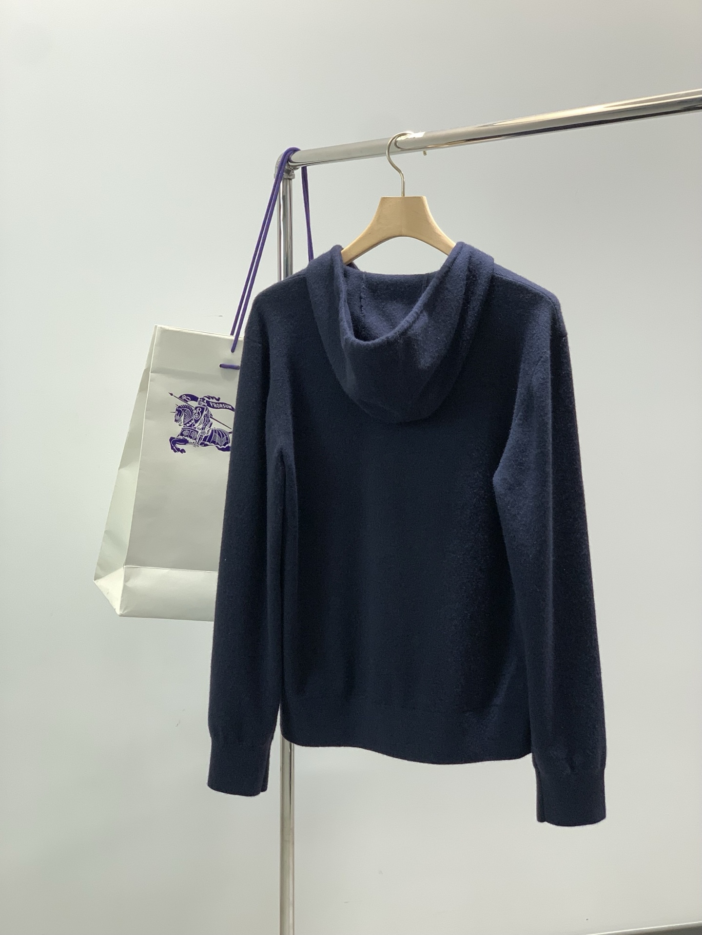 ，Burberry 巴宝莉，2026春季最新品，专柜同步有售，原单狠货，时尚休闲连帽针织开衫毛衣，进口原