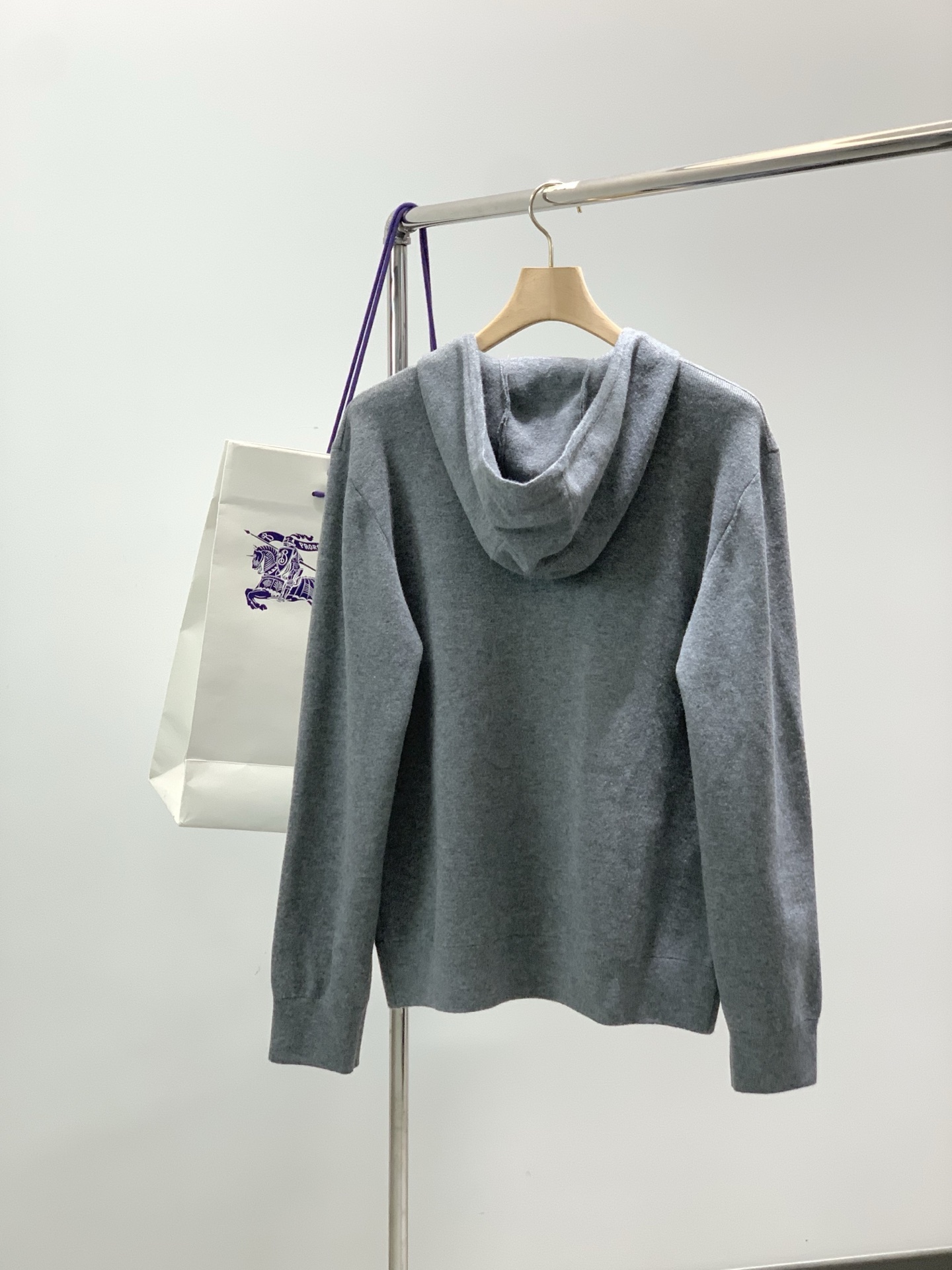 ，Burberry 巴宝莉，2026春季最新品，专柜同步有售，原单狠货，时尚休闲连帽针织开衫毛衣，进口原
