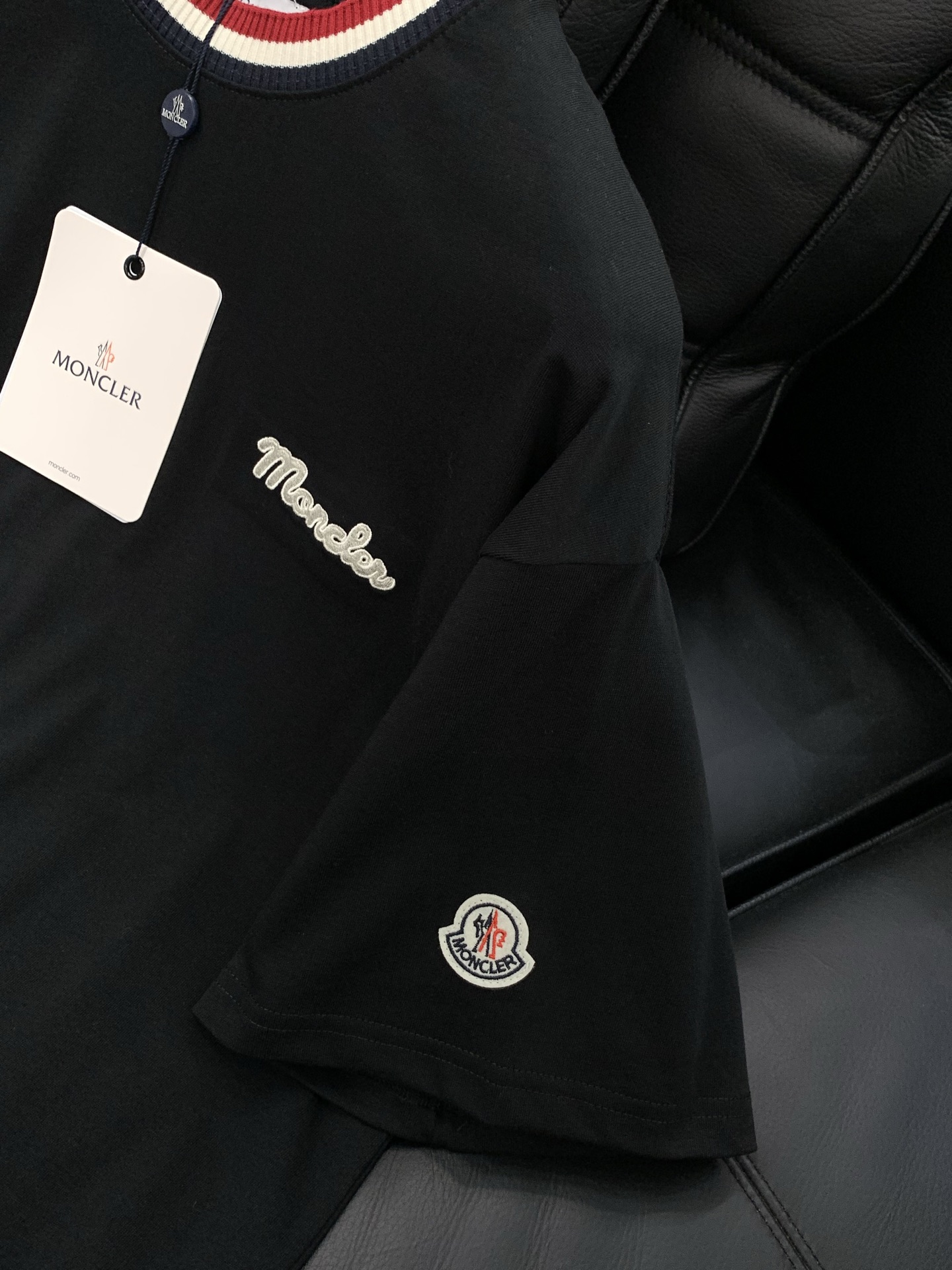 ，Moncler 蒙口，2026春夏最新品，专柜同步有售，原单狠货，时尚休闲圆领短袖T恤，上身舒适！吸睛