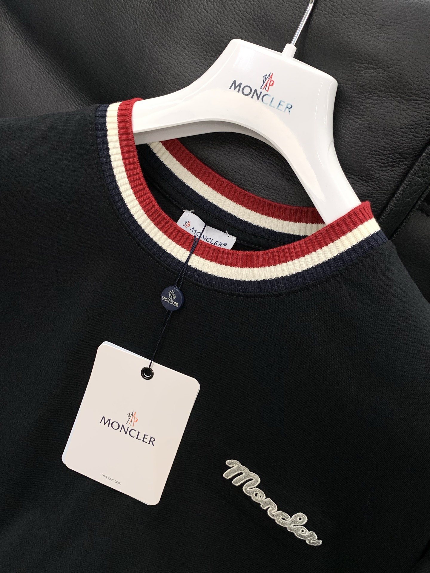 ，Moncler 蒙口，2026春夏最新品，专柜同步有售，原单狠货，时尚休闲圆领短袖T恤，上身舒适！吸睛
