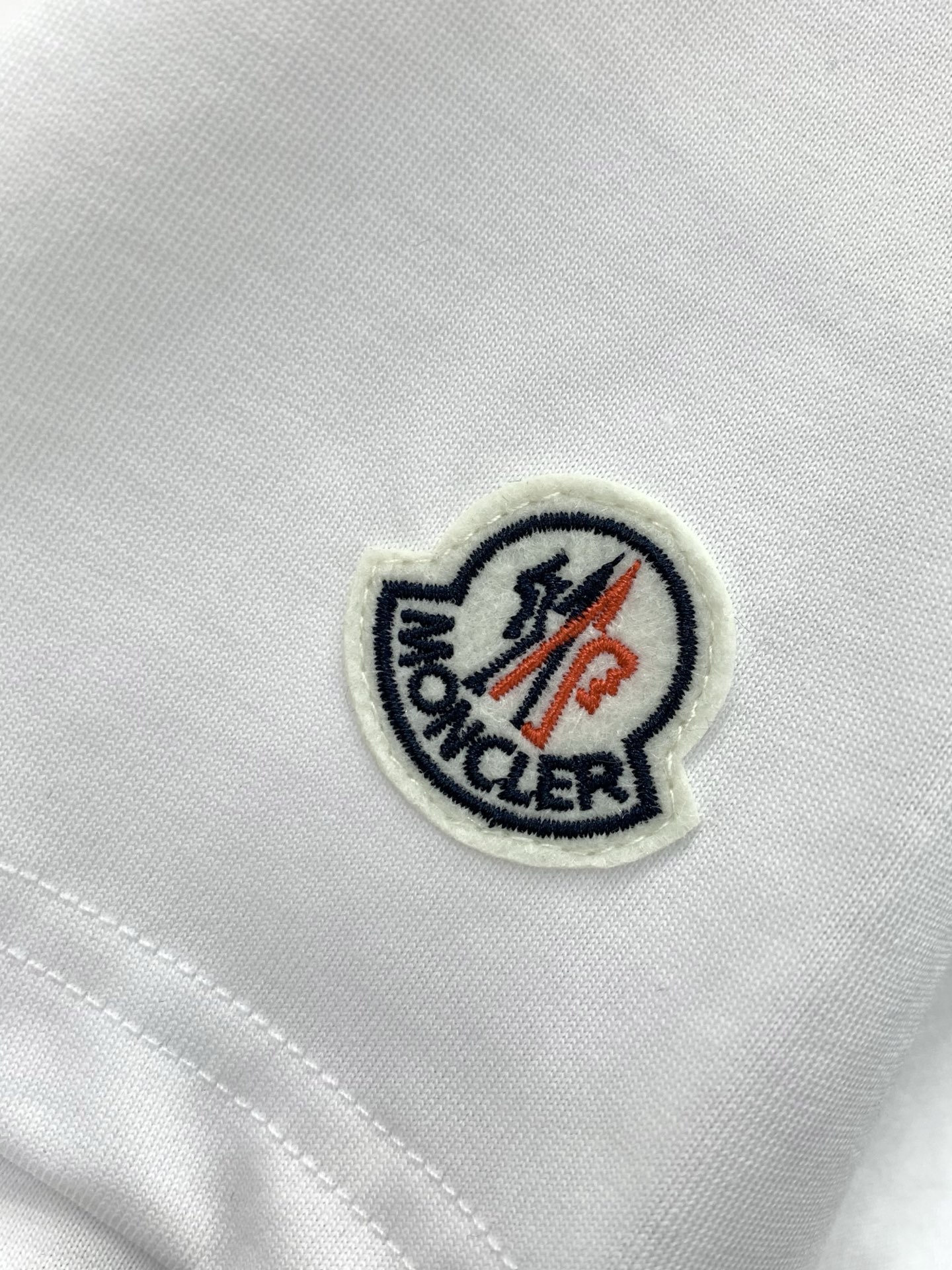 ，Moncler 蒙口，2026春夏最新品，专柜同步有售，原单狠货，时尚休闲圆领短袖T恤，上身舒适！吸睛