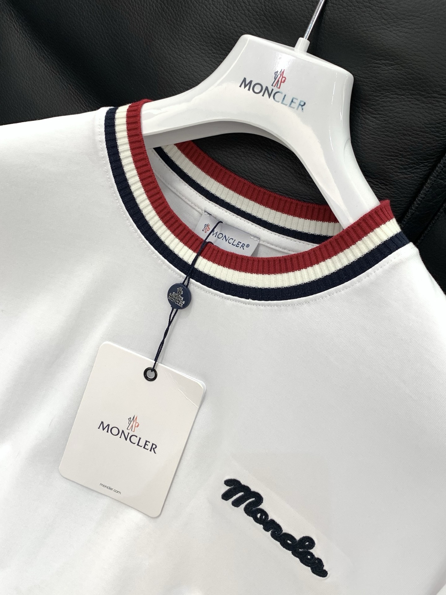 ，Moncler 蒙口，2026春夏最新品，专柜同步有售，原单狠货，时尚休闲圆领短袖T恤，上身舒适！吸睛