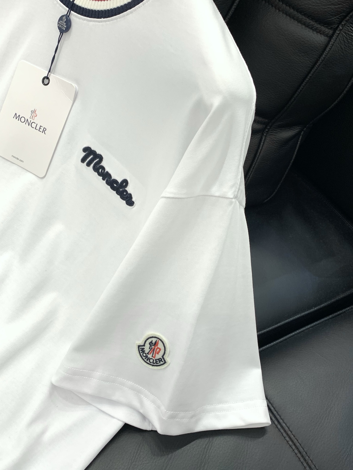 ，Moncler 蒙口，2026春夏最新品，专柜同步有售，原单狠货，时尚休闲圆领短袖T恤，上身舒适！吸睛