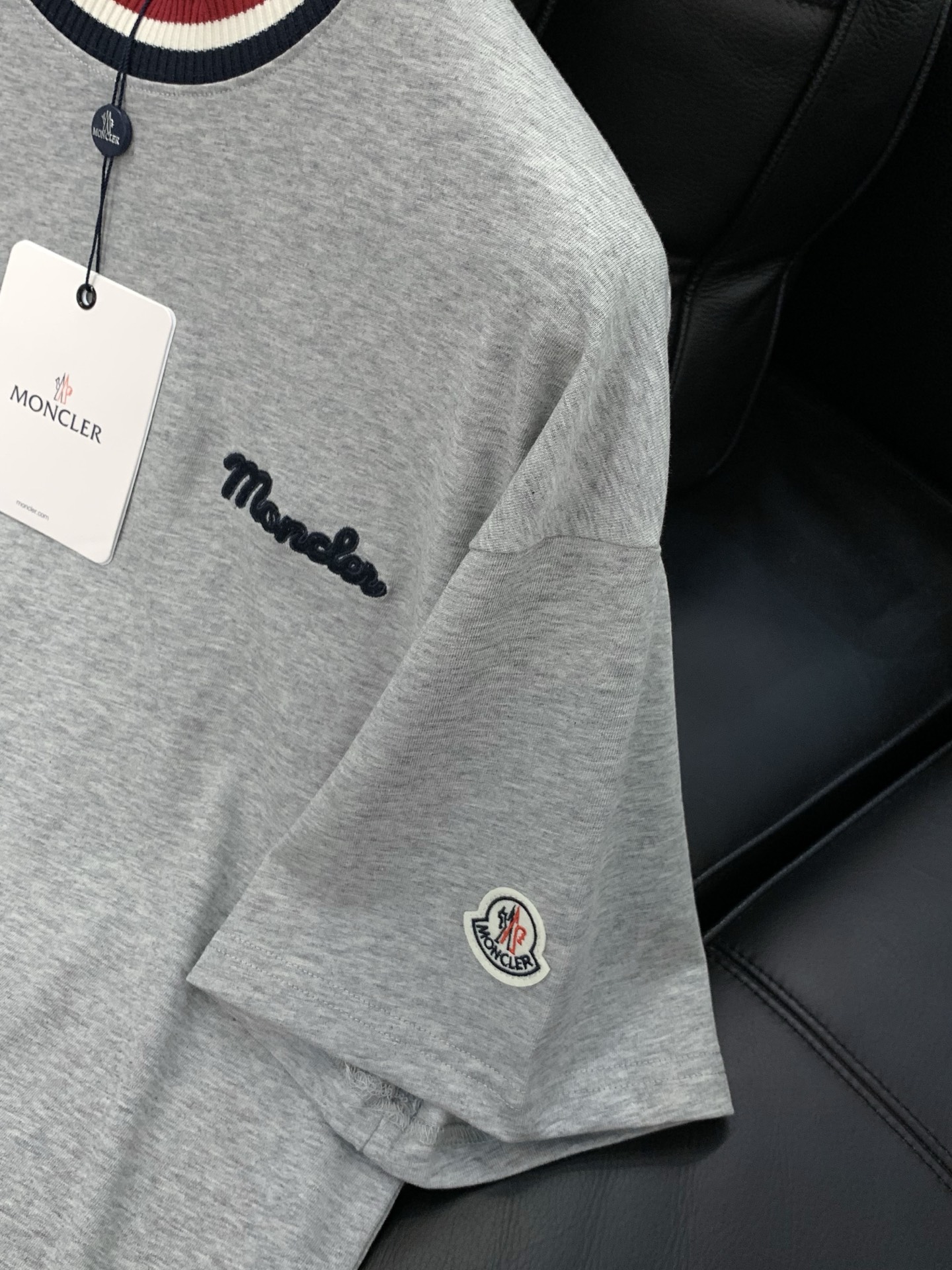 ，Moncler 蒙口，2026春夏最新品，专柜同步有售，原单狠货，时尚休闲圆领短袖T恤，上身舒适！吸睛