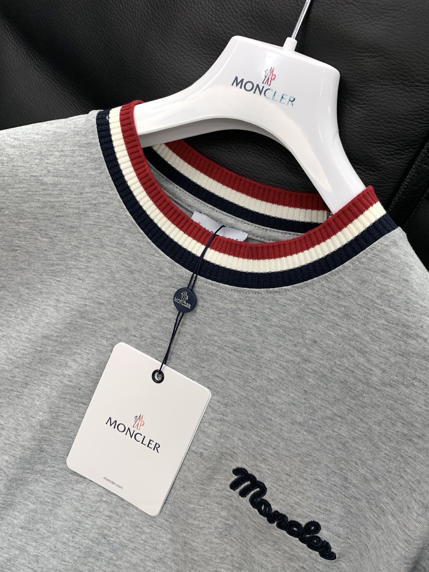 ，Moncler 蒙口，2026春夏最新品，专柜同步有售，原单狠货，时尚休闲圆领短袖T恤，上身舒适！吸睛