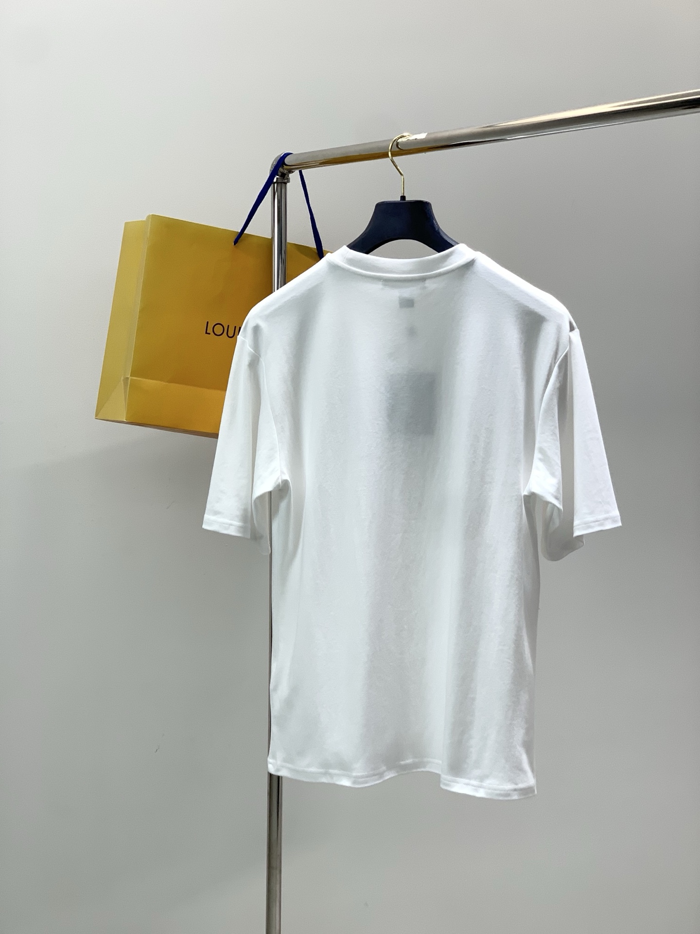，LouisVuitton 路易威登，2026春夏最新款，专柜同步有售，原单狠货，时尚休闲圆领短袖T恤，