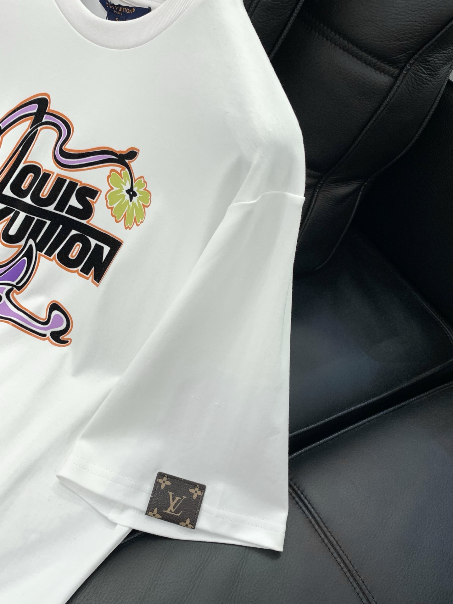 ，LouisVuitton 路易威登，2026春夏最新款，专柜同步有售，原单狠货，时尚休闲圆领短袖T恤，