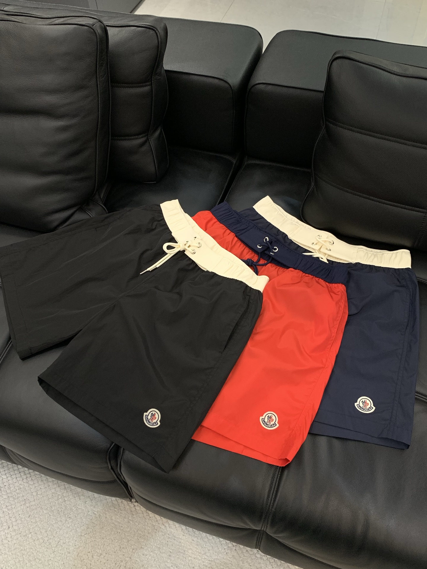 ，Moncler 蒙口，2026夏季最新品，专柜同步有售，原单狠货，时尚休闲短裤，采用进口原版面料，顶级