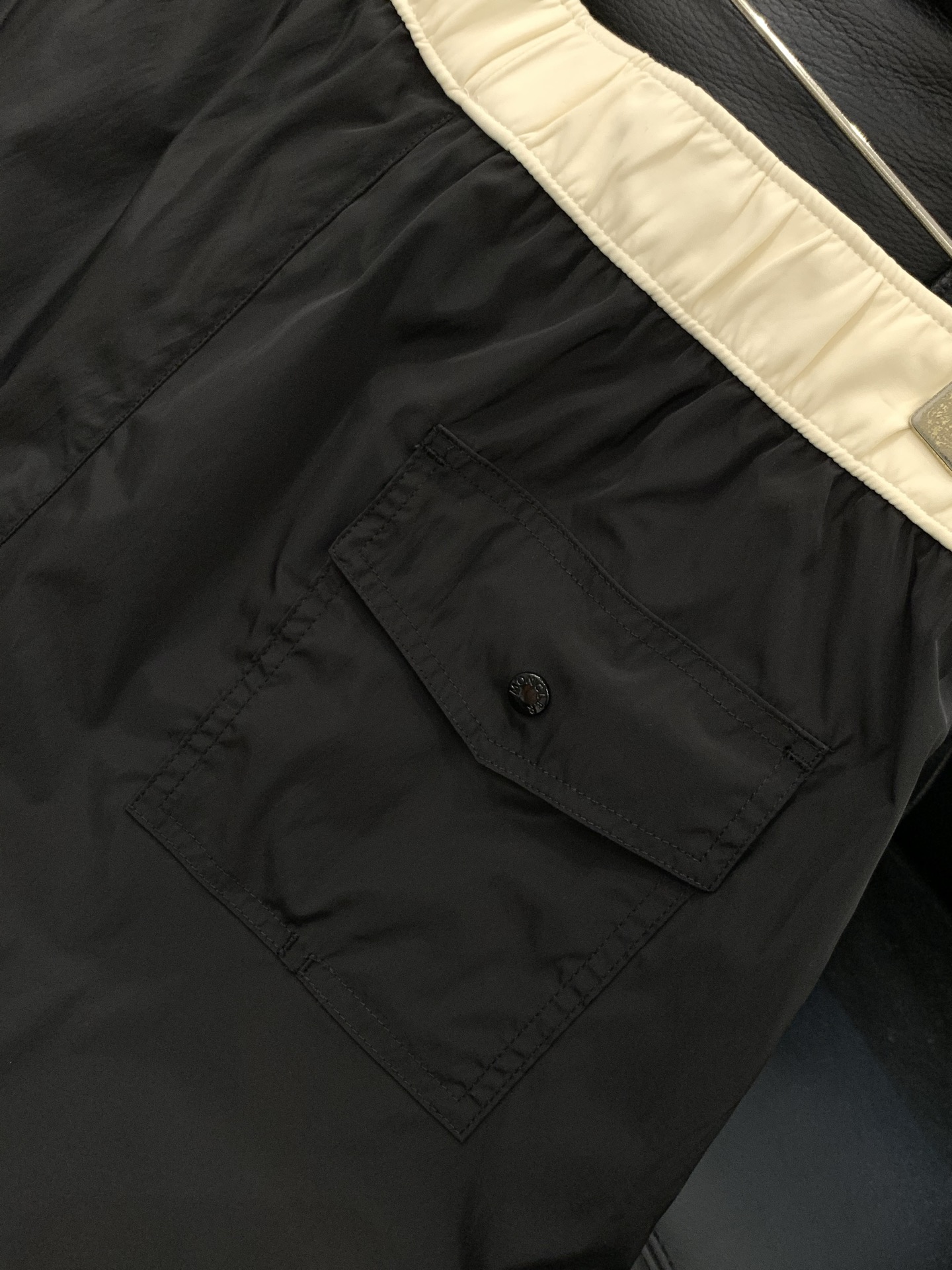 ，Moncler 蒙口，2026夏季最新品，专柜同步有售，原单狠货，时尚休闲短裤，采用进口原版面料，顶级