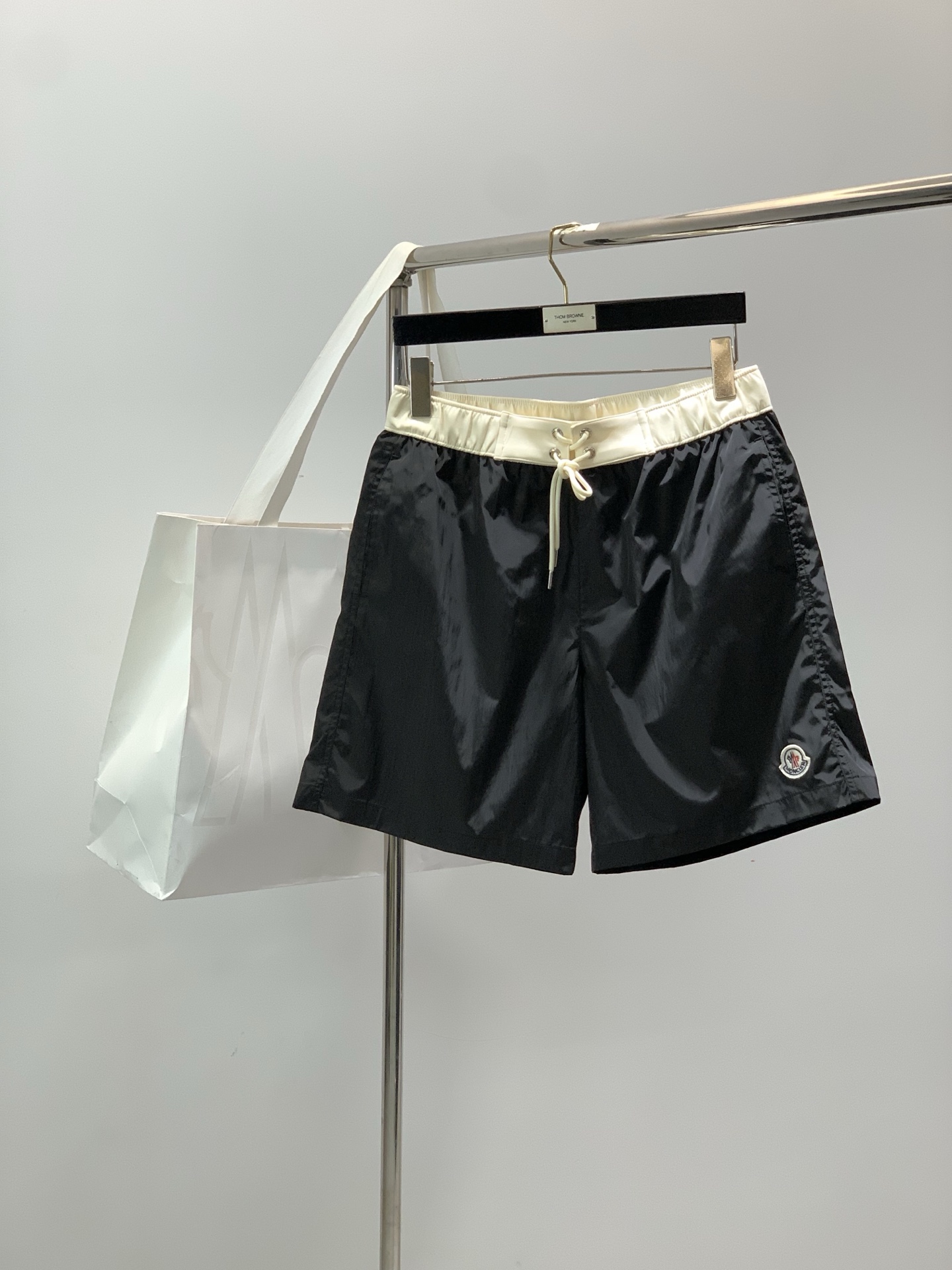 ，Moncler 蒙口，2026夏季最新品，专柜同步有售，原单狠货，时尚休闲短裤，采用进口原版面料，顶级