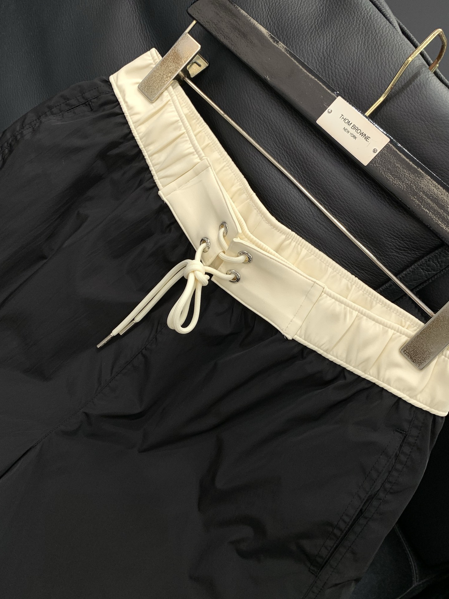 ，Moncler 蒙口，2026夏季最新品，专柜同步有售，原单狠货，时尚休闲短裤，采用进口原版面料，顶级