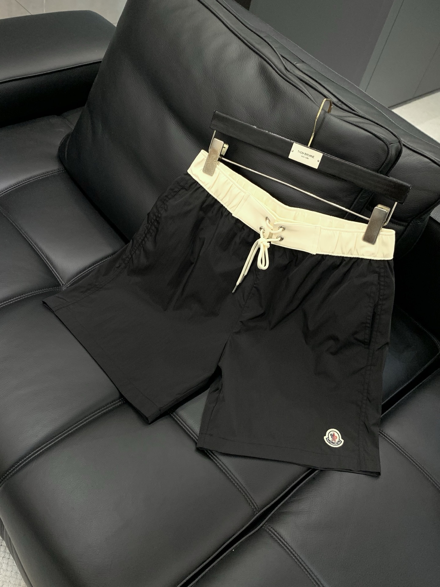 ，Moncler 蒙口，2026夏季最新品，专柜同步有售，原单狠货，时尚休闲短裤，采用进口原版面料，顶级