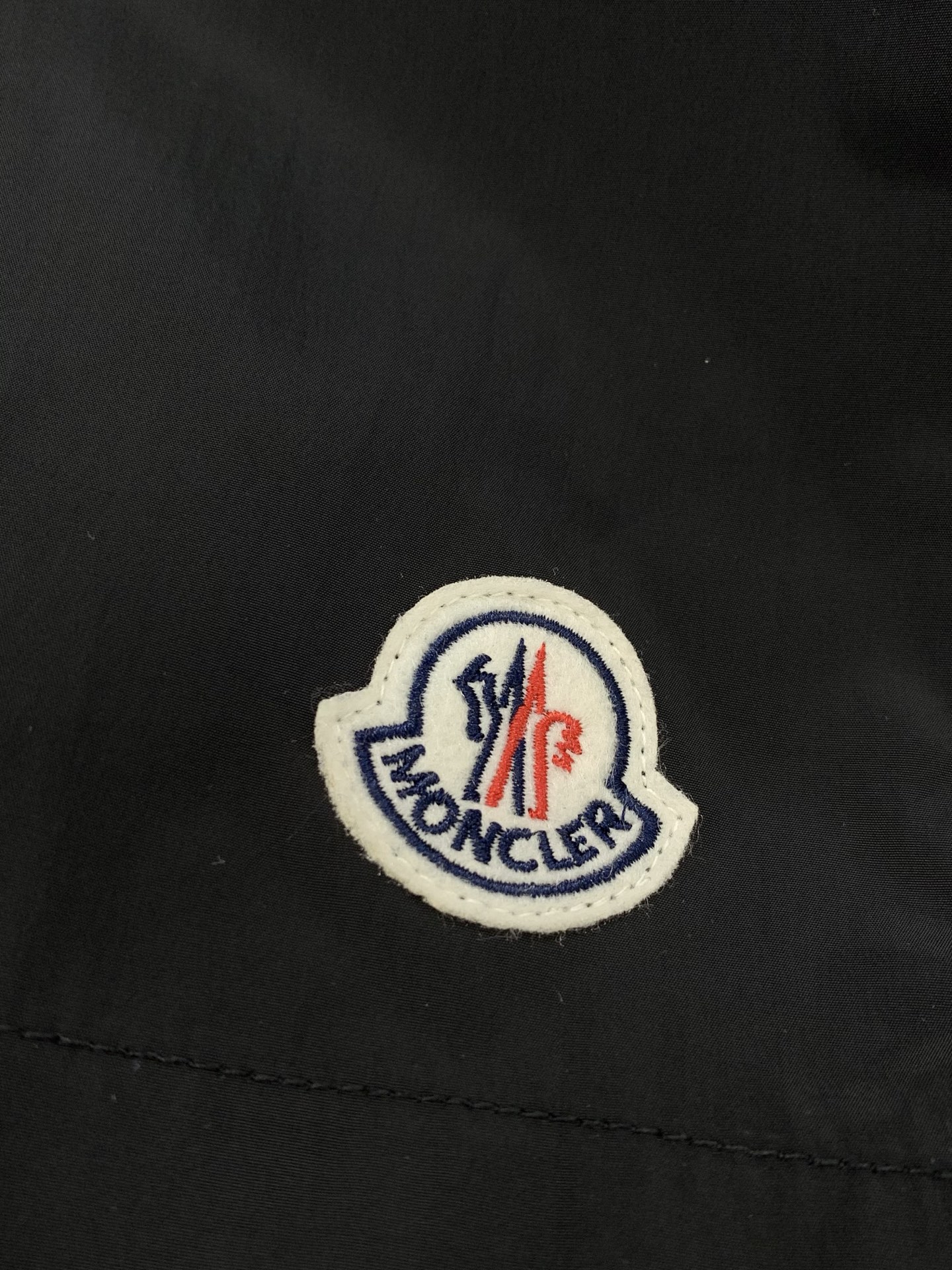 ，Moncler 蒙口，2026夏季最新品，专柜同步有售，原单狠货，时尚休闲短裤，采用进口原版面料，顶级