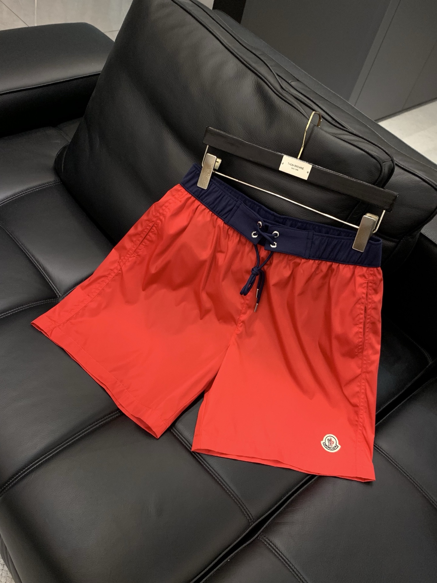 ，Moncler 蒙口，2026夏季最新品，专柜同步有售，原单狠货，时尚休闲短裤，采用进口原版面料，顶级