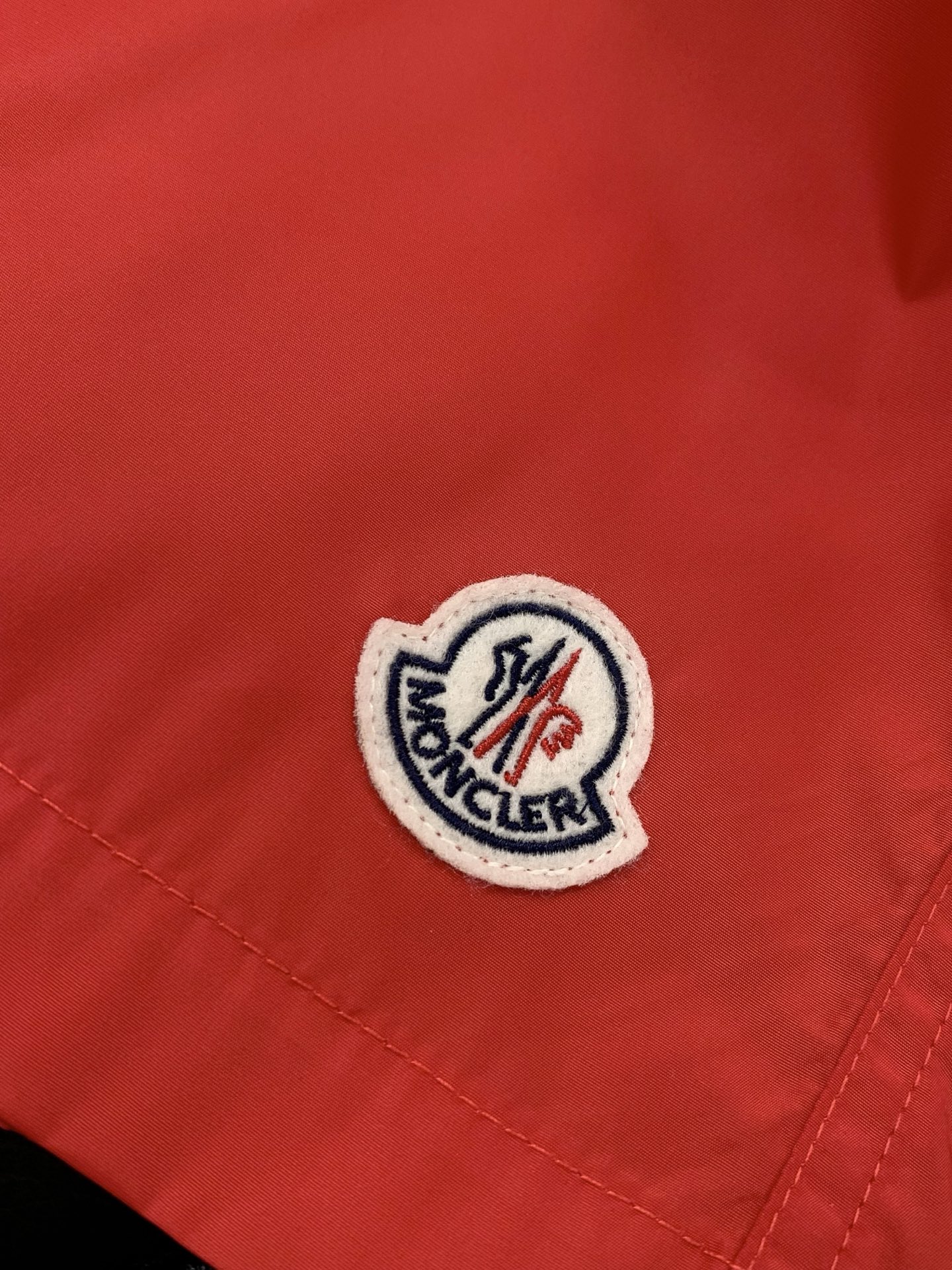 ，Moncler 蒙口，2026夏季最新品，专柜同步有售，原单狠货，时尚休闲短裤，采用进口原版面料，顶级