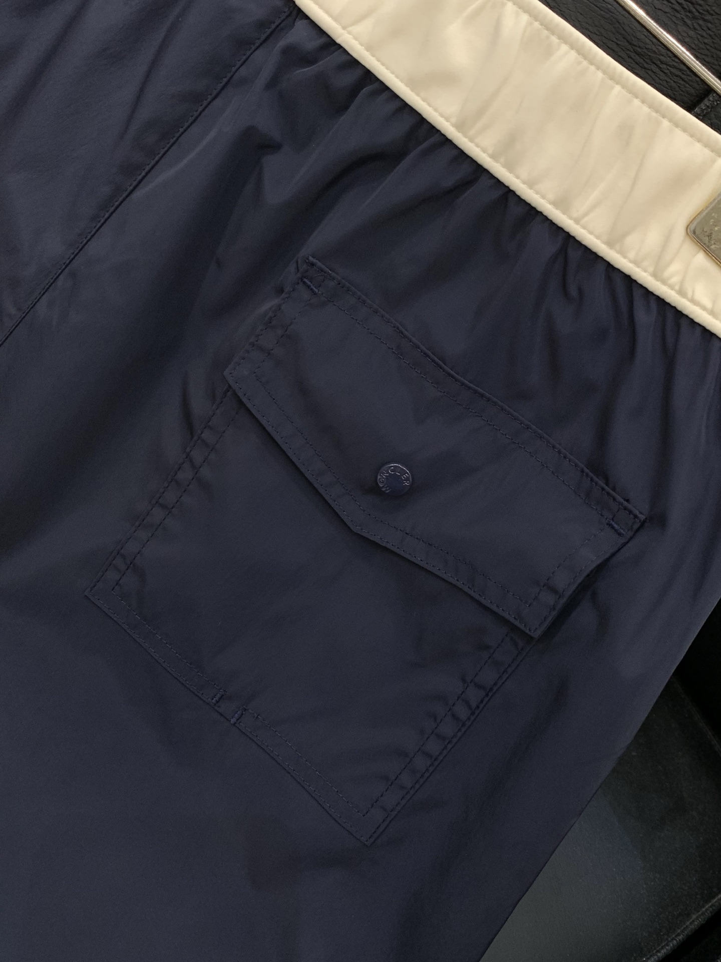 ，Moncler 蒙口，2026夏季最新品，专柜同步有售，原单狠货，时尚休闲短裤，采用进口原版面料，顶级