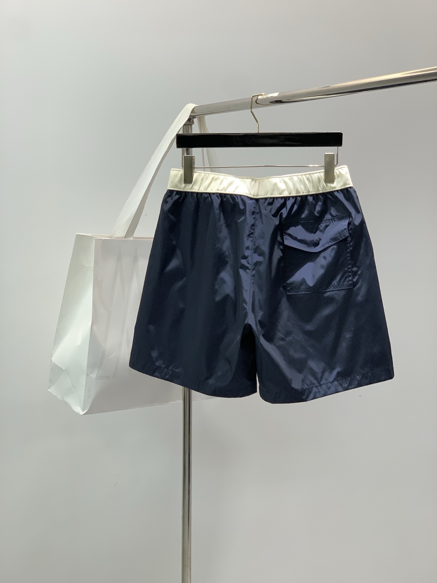，Moncler 蒙口，2026夏季最新品，专柜同步有售，原单狠货，时尚休闲短裤，采用进口原版面料，顶级