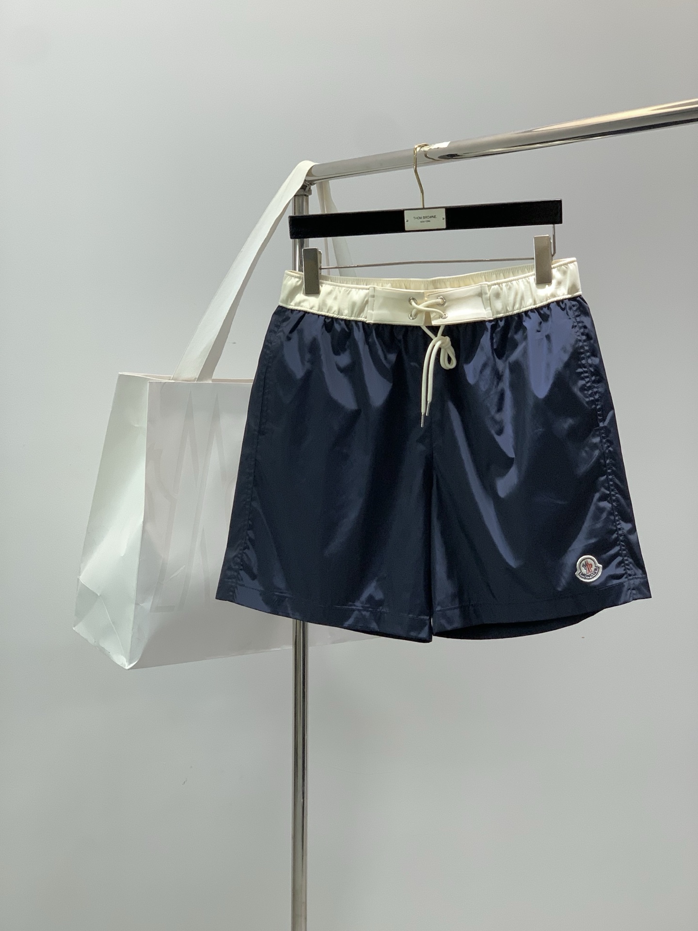 ，Moncler 蒙口，2026夏季最新品，专柜同步有售，原单狠货，时尚休闲短裤，采用进口原版面料，顶级