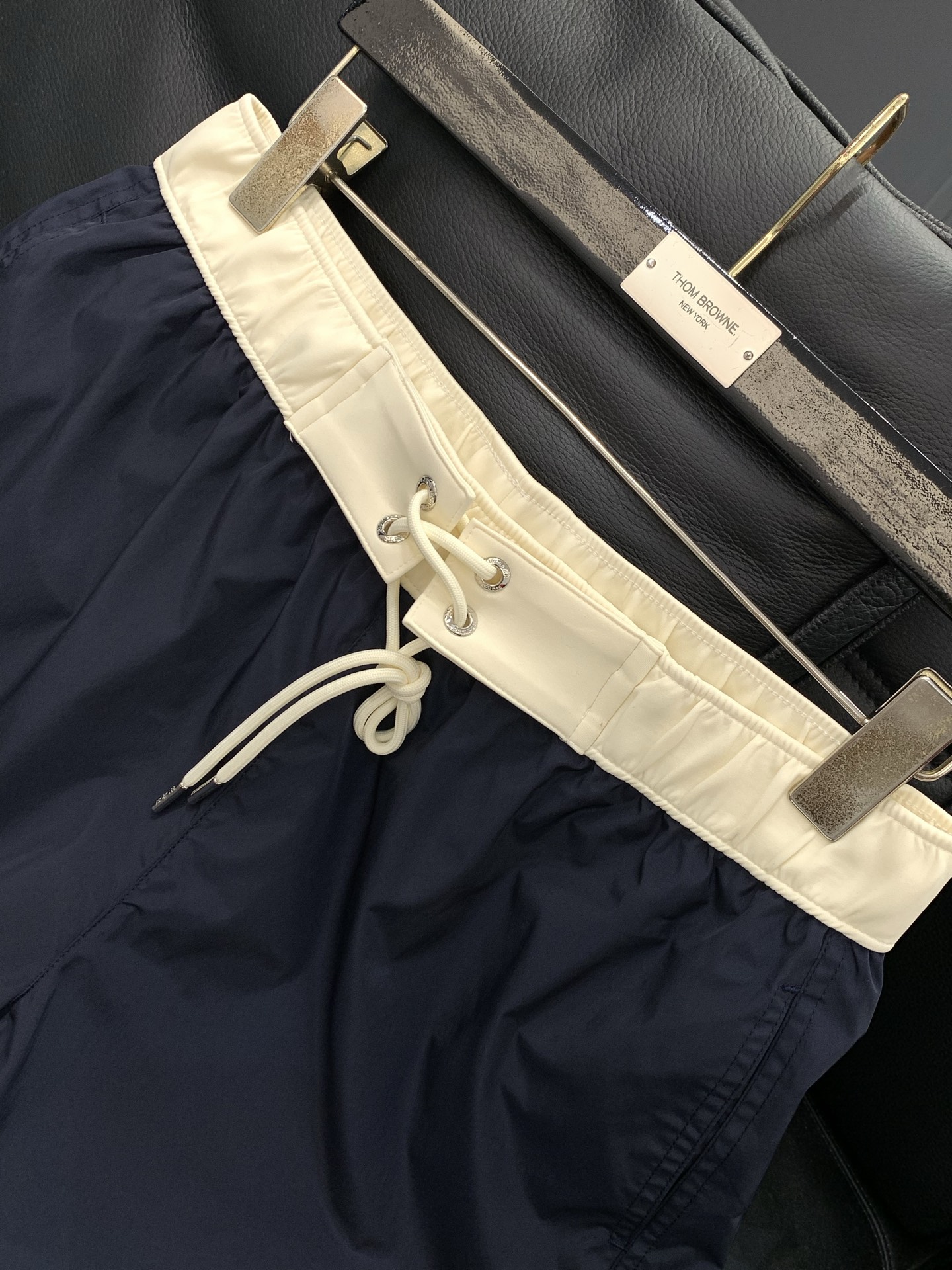 ，Moncler 蒙口，2026夏季最新品，专柜同步有售，原单狠货，时尚休闲短裤，采用进口原版面料，顶级