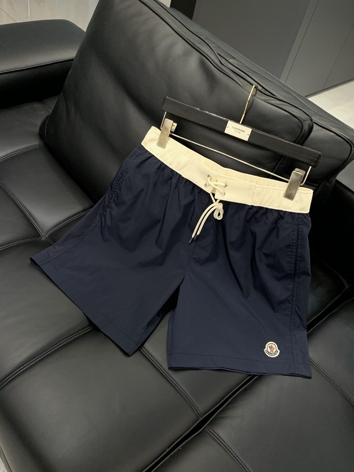 ，Moncler 蒙口，2026夏季最新品，专柜同步有售，原单狠货，时尚休闲短裤，采用进口原版面料，顶级