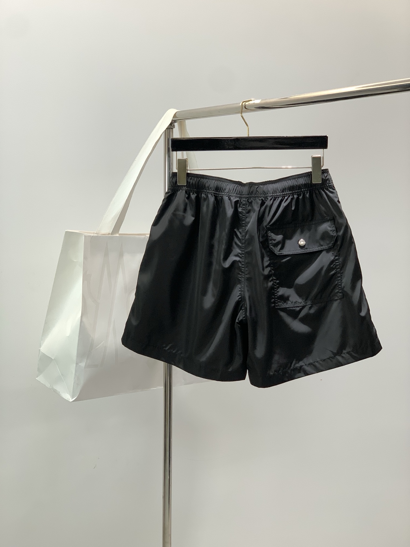 ，Moncler 蒙口，2026夏季最新品，专柜同步有售，原单狠货，时尚休闲短裤，采用进口原版面料，顶级