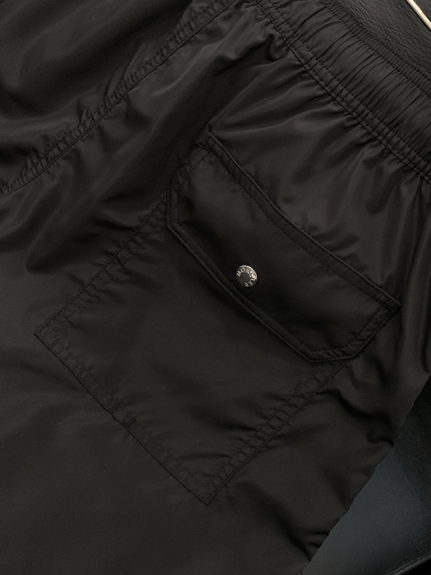 ，Moncler 蒙口，2026夏季最新品，专柜同步有售，原单狠货，时尚休闲短裤，采用进口原版面料，顶级