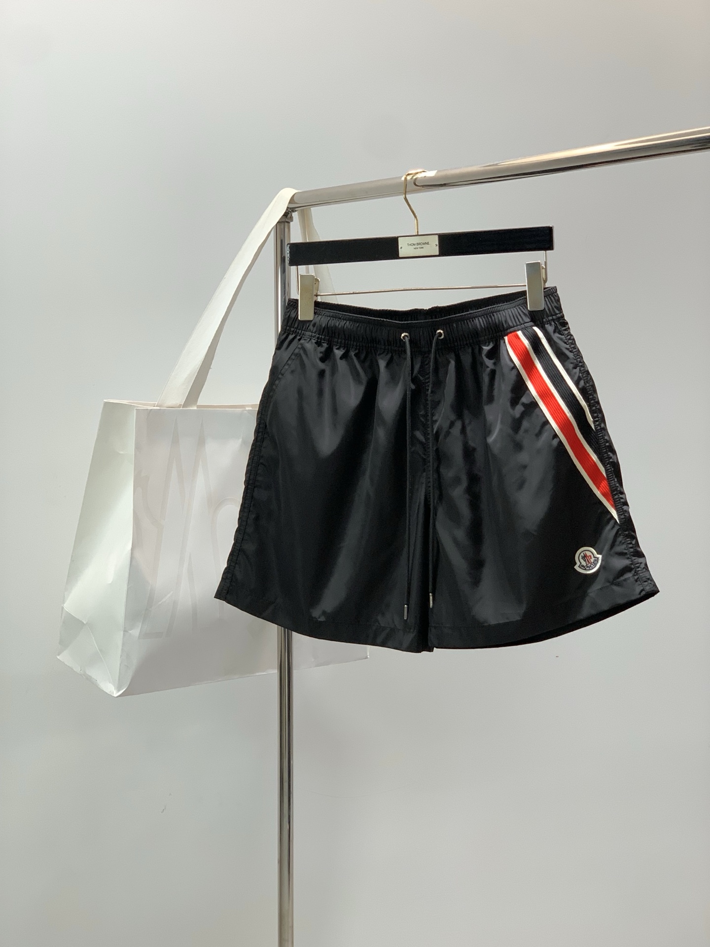 ，Moncler 蒙口，2026夏季最新品，专柜同步有售，原单狠货，时尚休闲短裤，采用进口原版面料，顶级