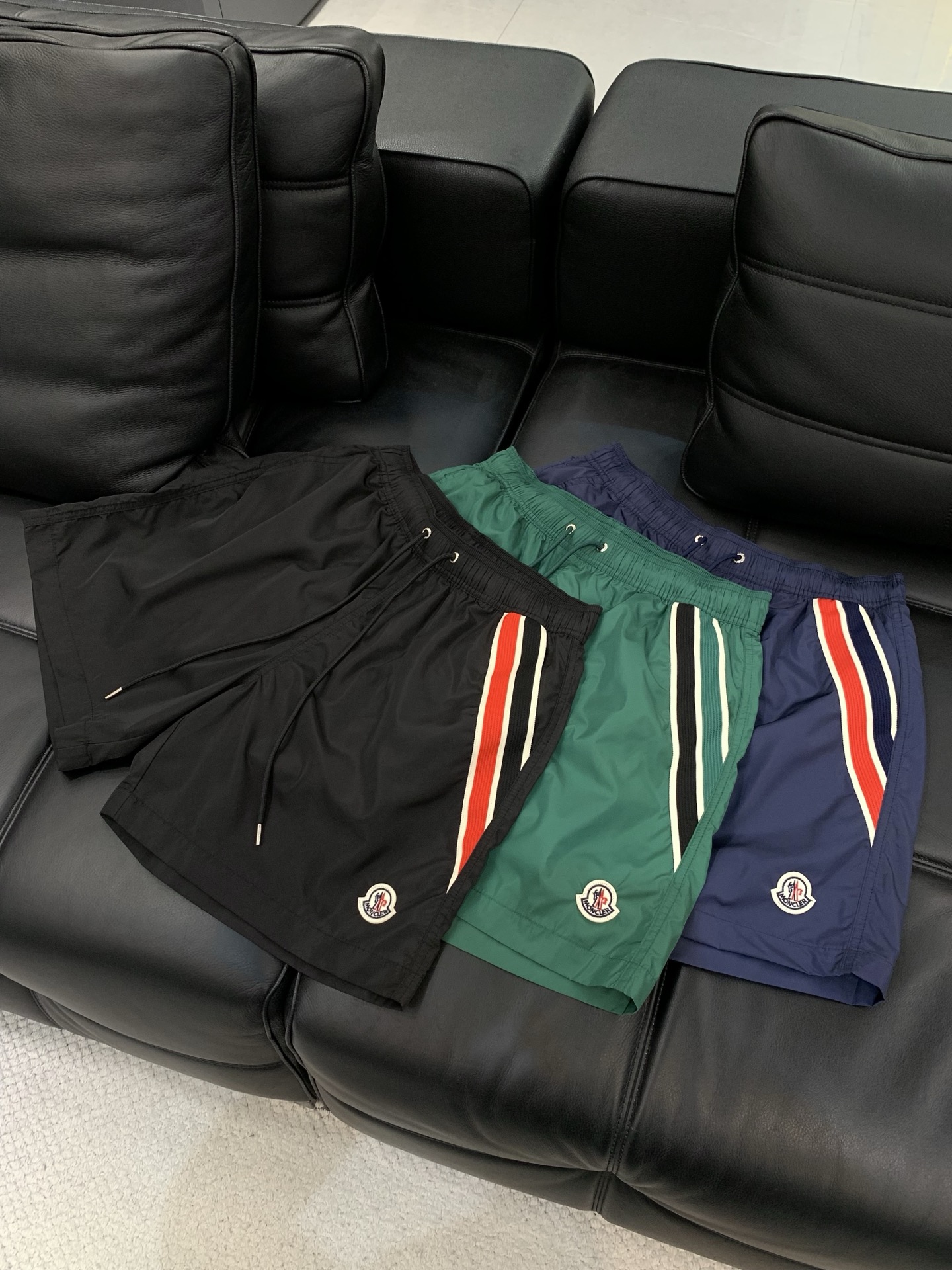 ，Moncler 蒙口，2026夏季最新品，专柜同步有售，原单狠货，时尚休闲短裤，采用进口原版面料，顶级