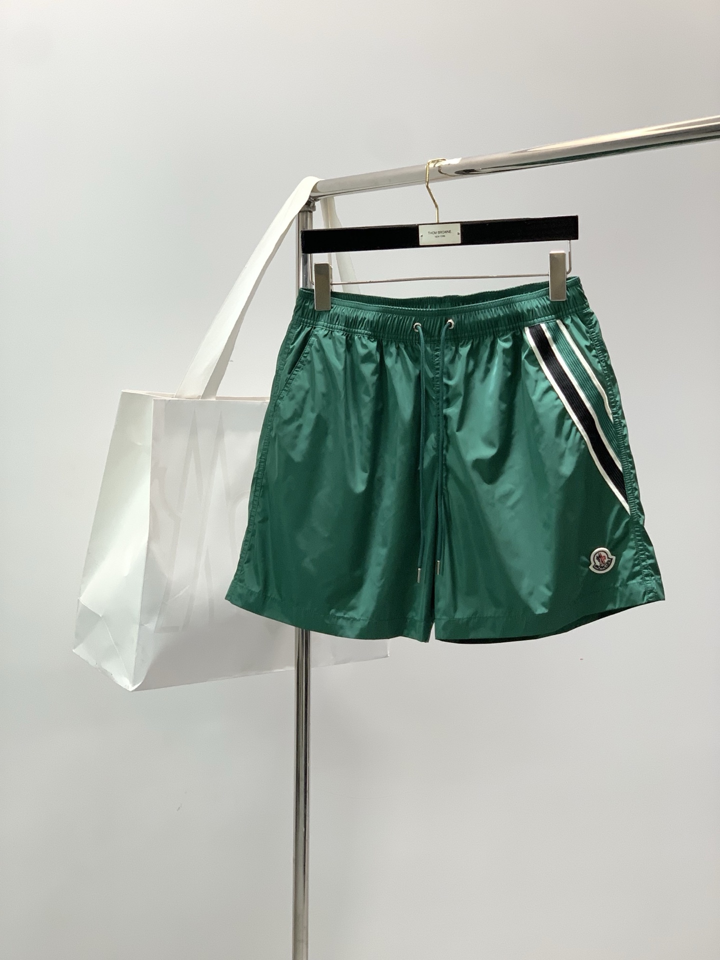 ，Moncler 蒙口，2026夏季最新品，专柜同步有售，原单狠货，时尚休闲短裤，采用进口原版面料，顶级