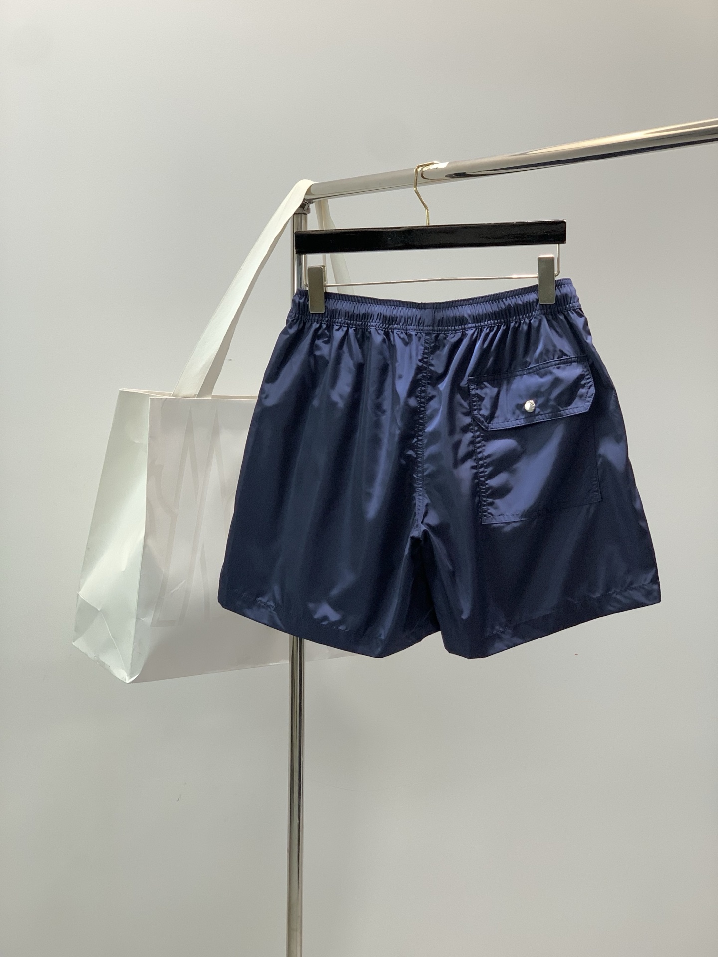 ，Moncler 蒙口，2026夏季最新品，专柜同步有售，原单狠货，时尚休闲短裤，采用进口原版面料，顶级