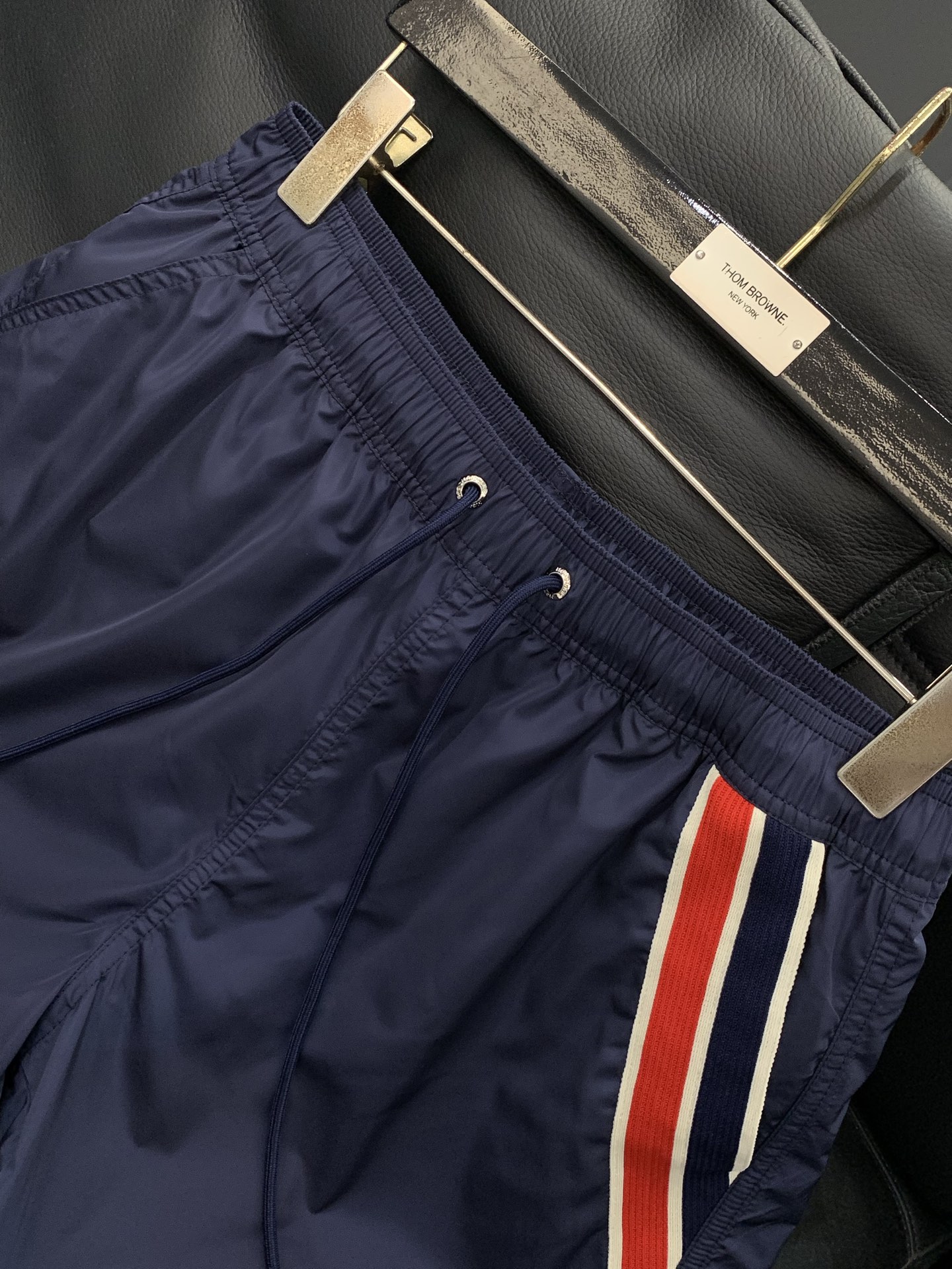 ，Moncler 蒙口，2026夏季最新品，专柜同步有售，原单狠货，时尚休闲短裤，采用进口原版面料，顶级