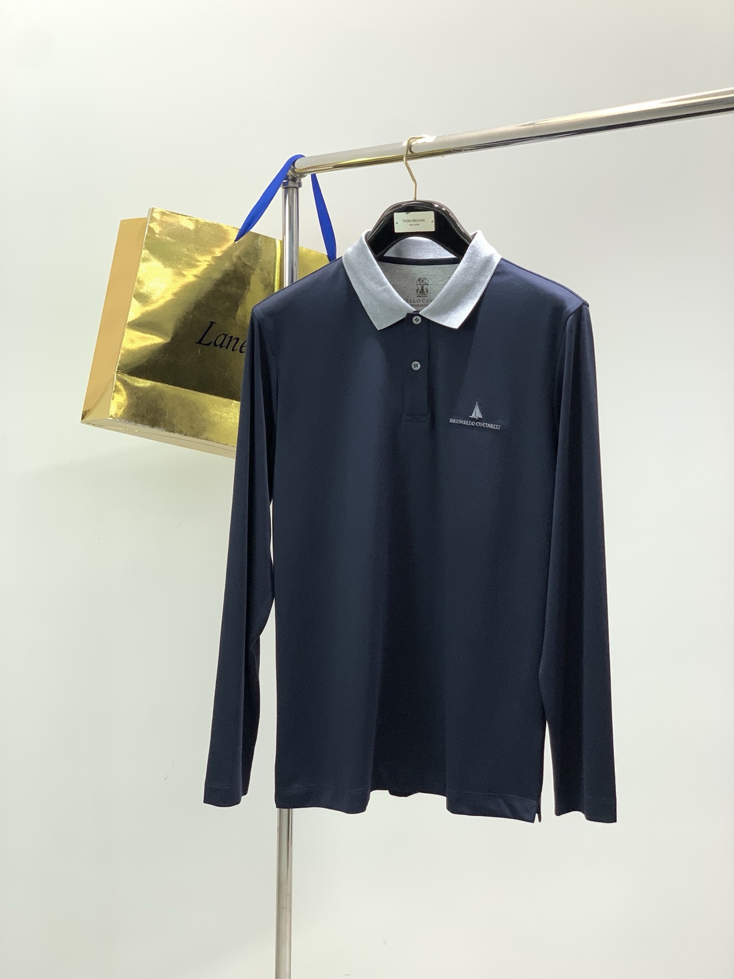 ，意大利神狮，2026春季最新品，专柜同步有售，原单狠货，时尚休闲翻领长袖T恤，采用进口原版面料，顶级刺